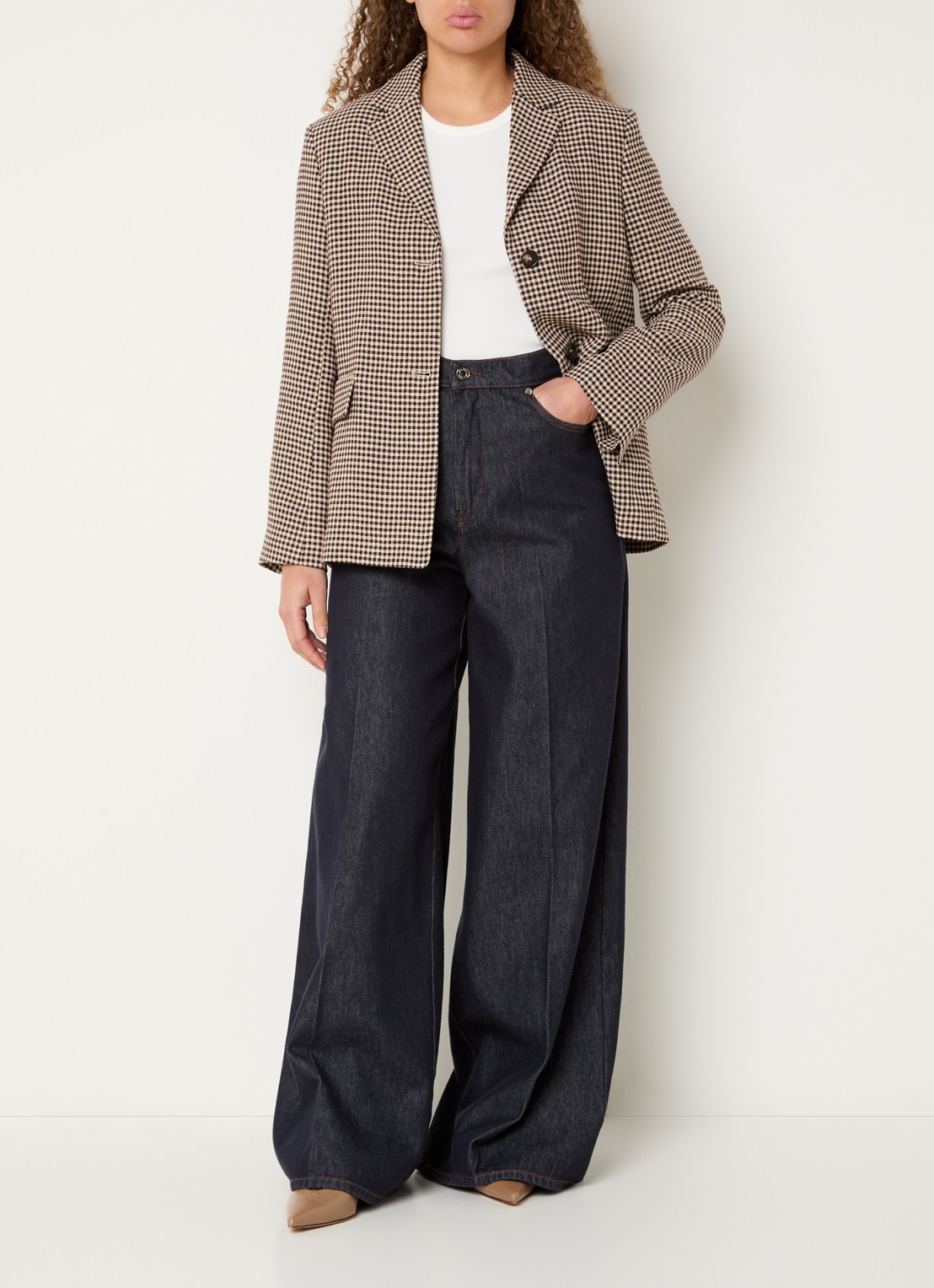 MaxMara Blazer met ruitdessin en schoudervulling - voorkant 3 beige