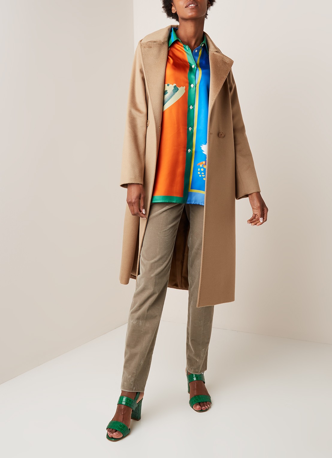 MaxMara Collage mantel in wolblend met strikceintuur - voorkant 4 camel