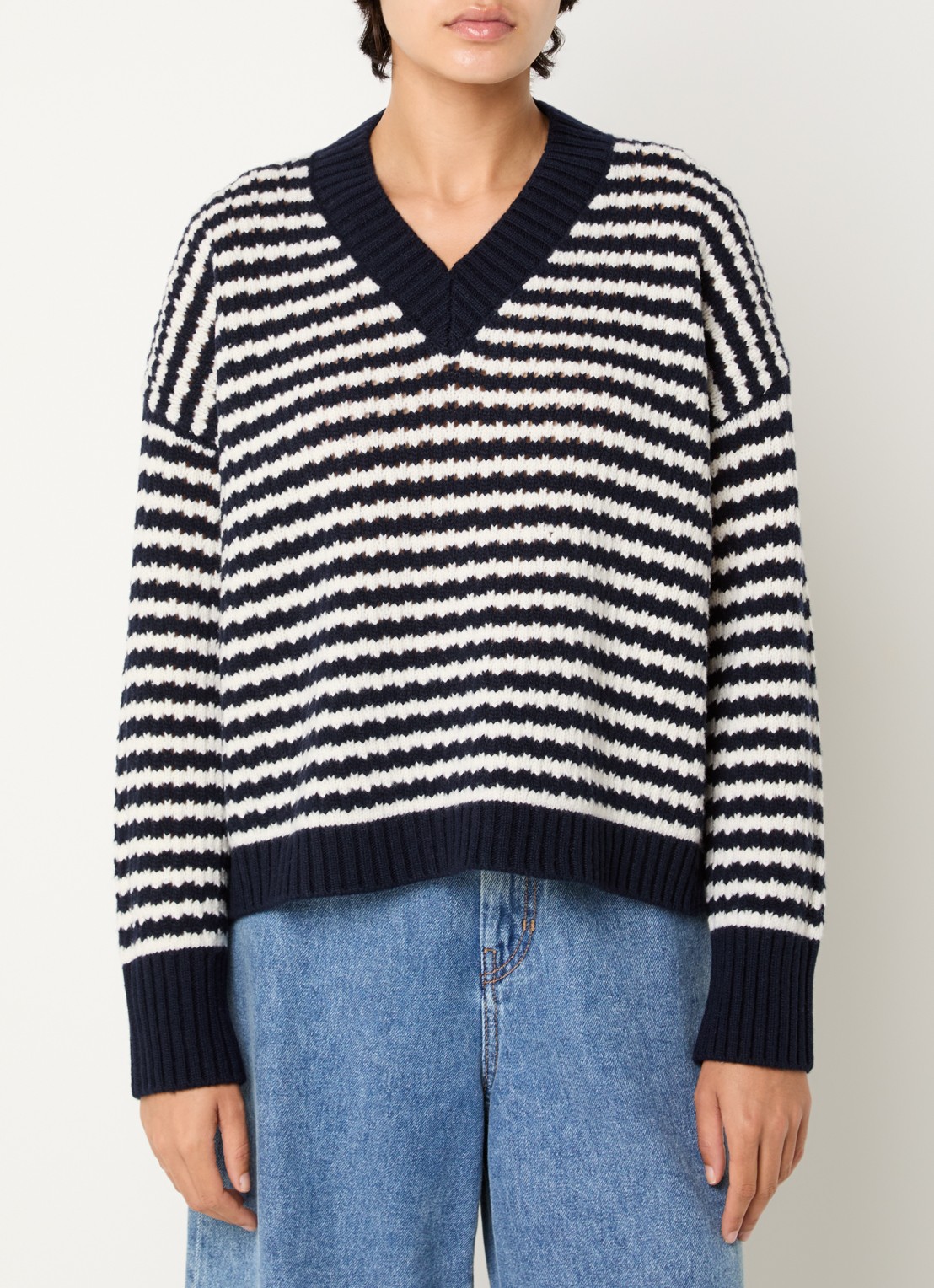 MaxMara Grofgebreide trui van wol met streepprint - detail donkerblauw
