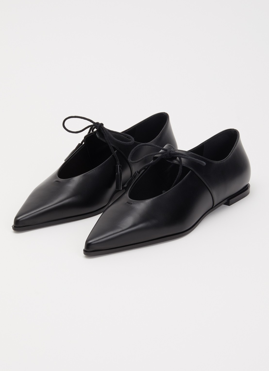 MaxMara Laceup ballerina van kalfsleer - detail zwart