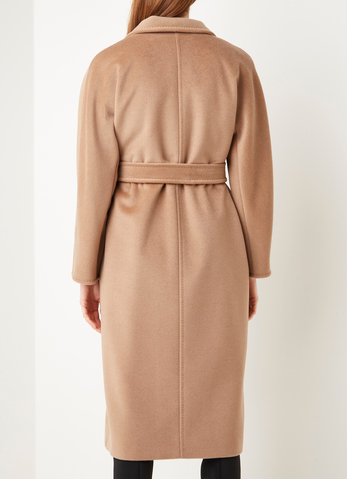 MaxMara Madame mantel in wolblend met strikceintuur - achterkant camel