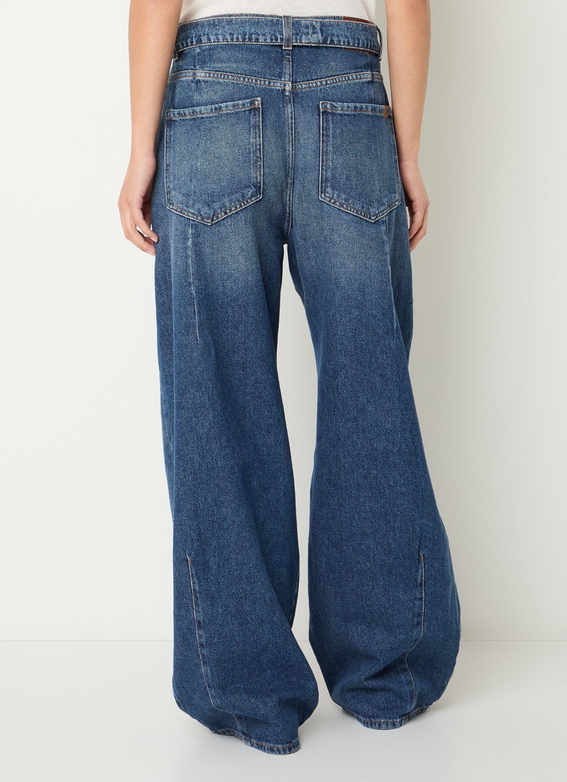 MaxMara Madia high waist wide leg jeans met medium wassing - achterkant indigo