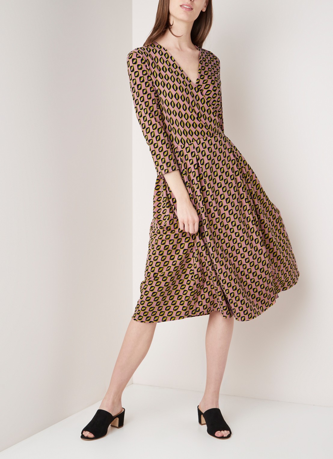 MaxMara Midi jurk van jersey met overslag en grafisch dessin - voorkant 3 roze