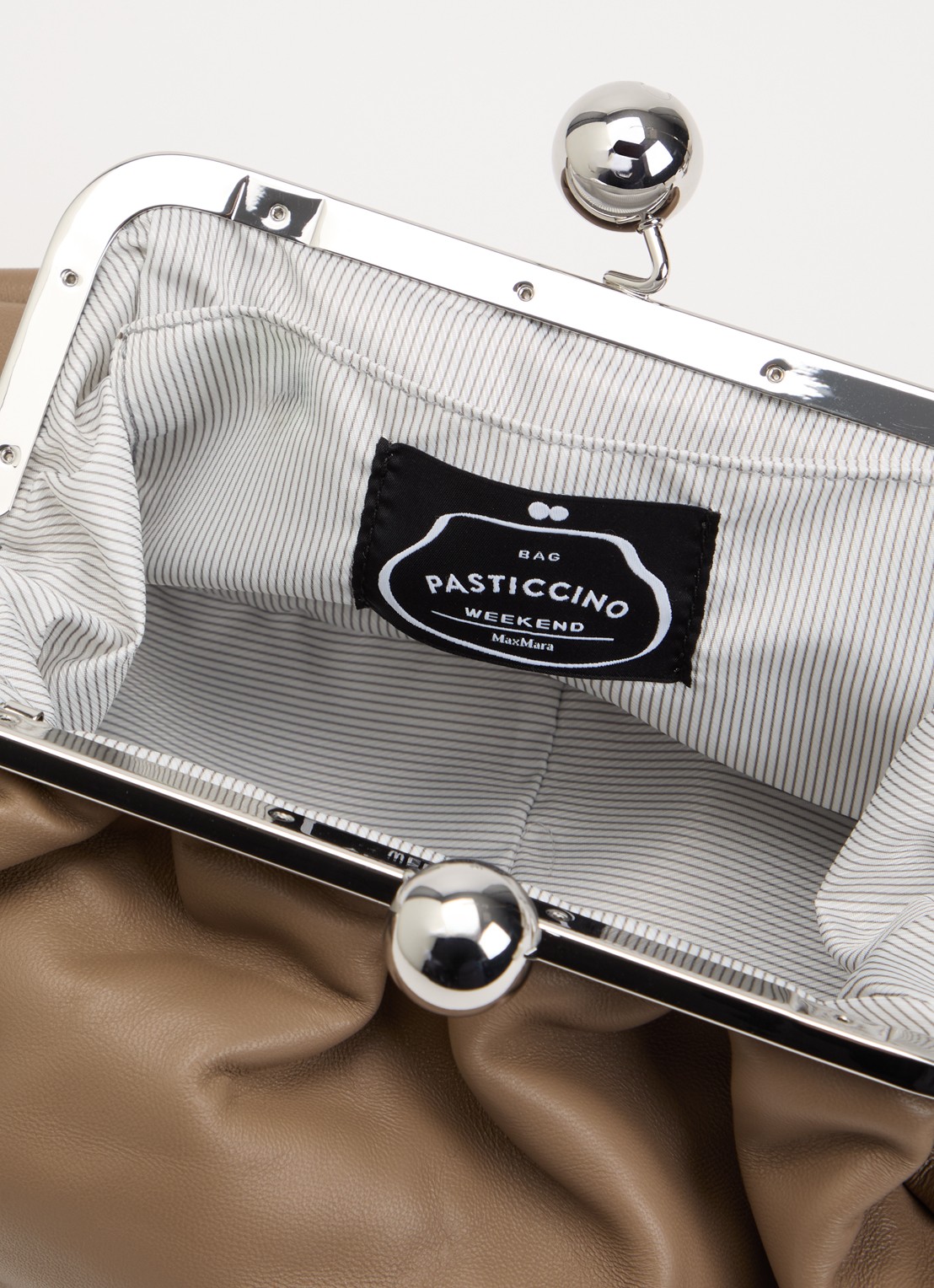 MaxMara Pasticcino clutch van leer met afneembare schouderriem  - detail zand