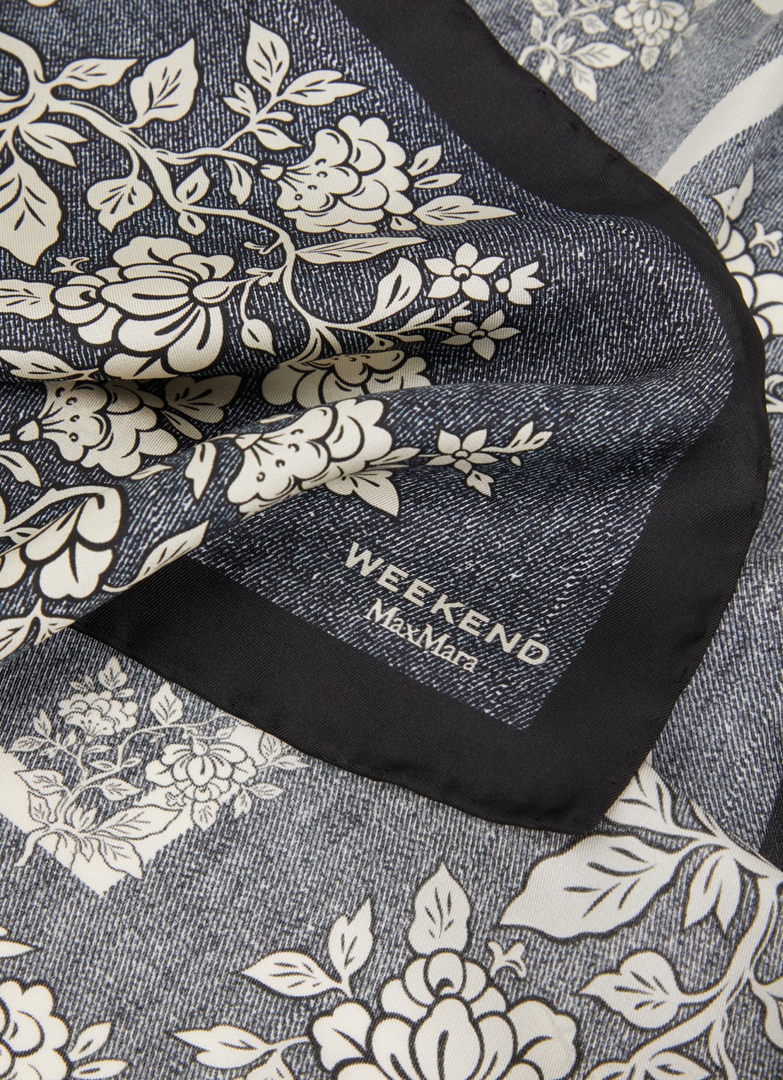 MaxMara Siam sjaal van zijde met bloemenprint 65 x 65 cm - detail 3 indigo