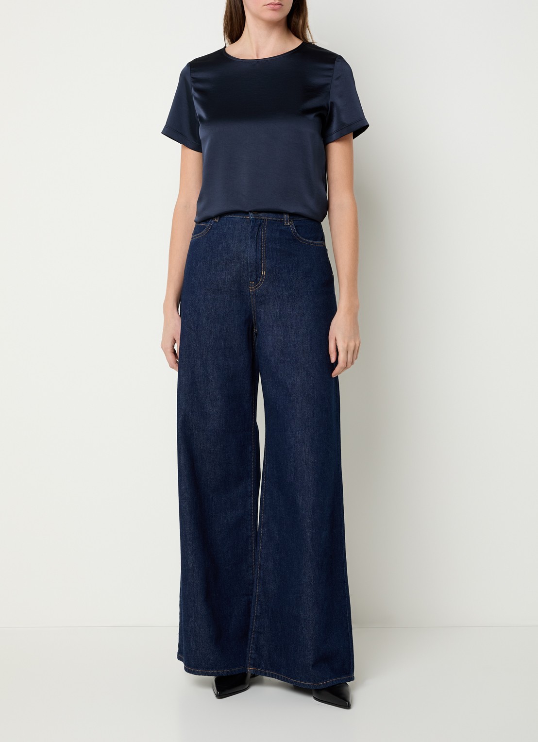 MaxMara Top van satijn met ronde hals - voorkant 2 donkerblauw