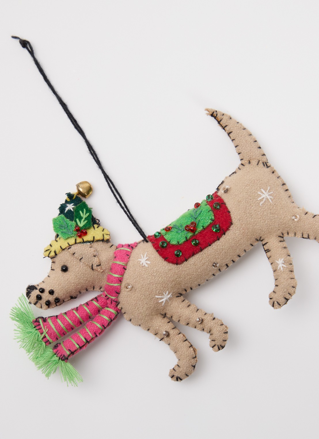 Meander Hond met muts kersthanger 10 cm - detail 3 beige