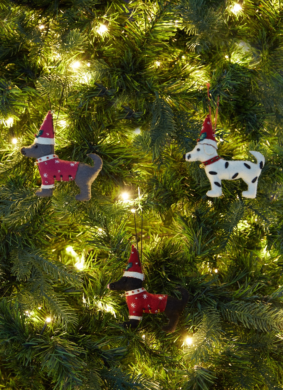 Meander Hond met trui en kerstmuts 12 cm - voorkant 3 rood