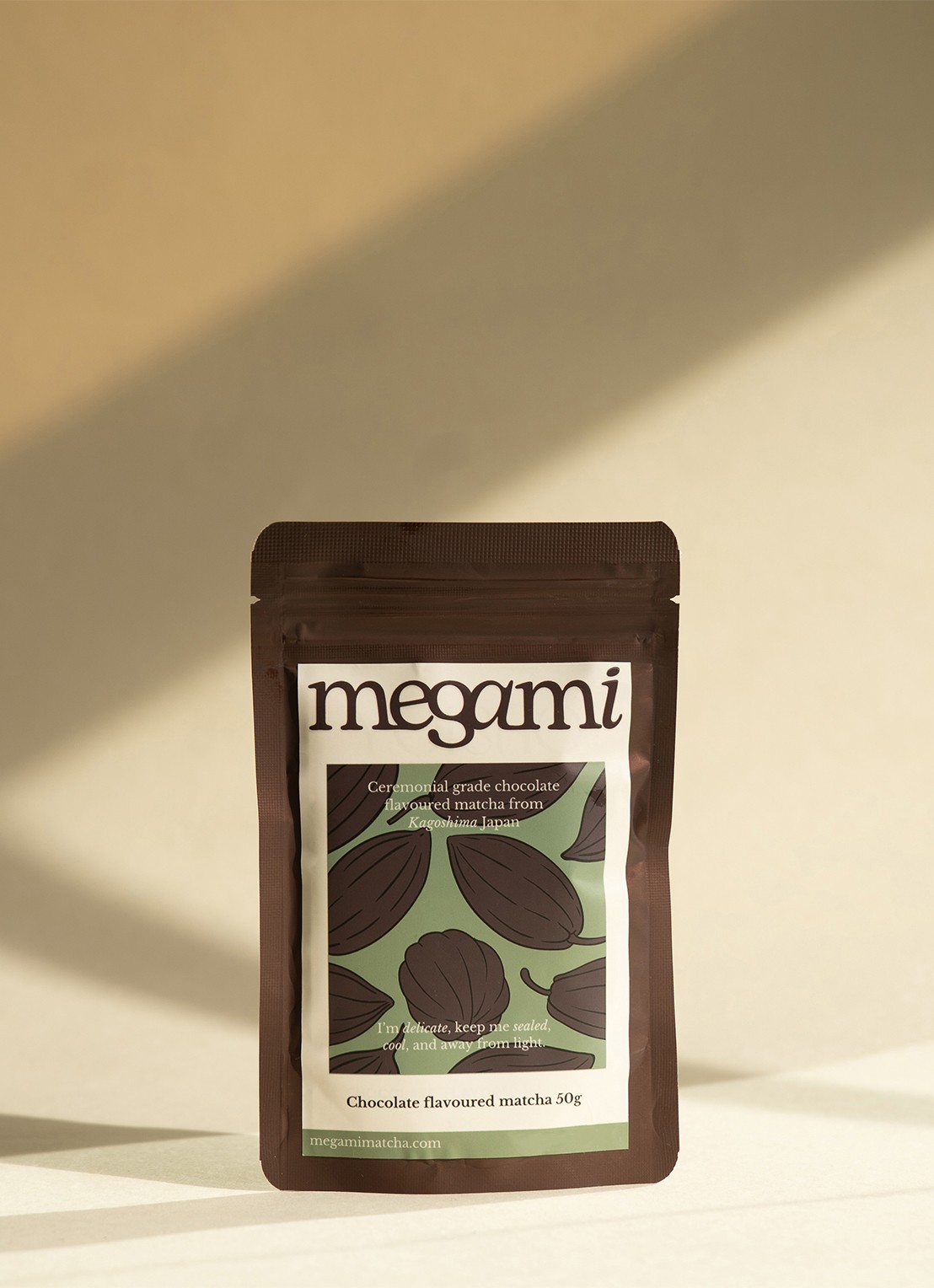 Megami Chocolate matcha 50 gram - voorkant 2 groen