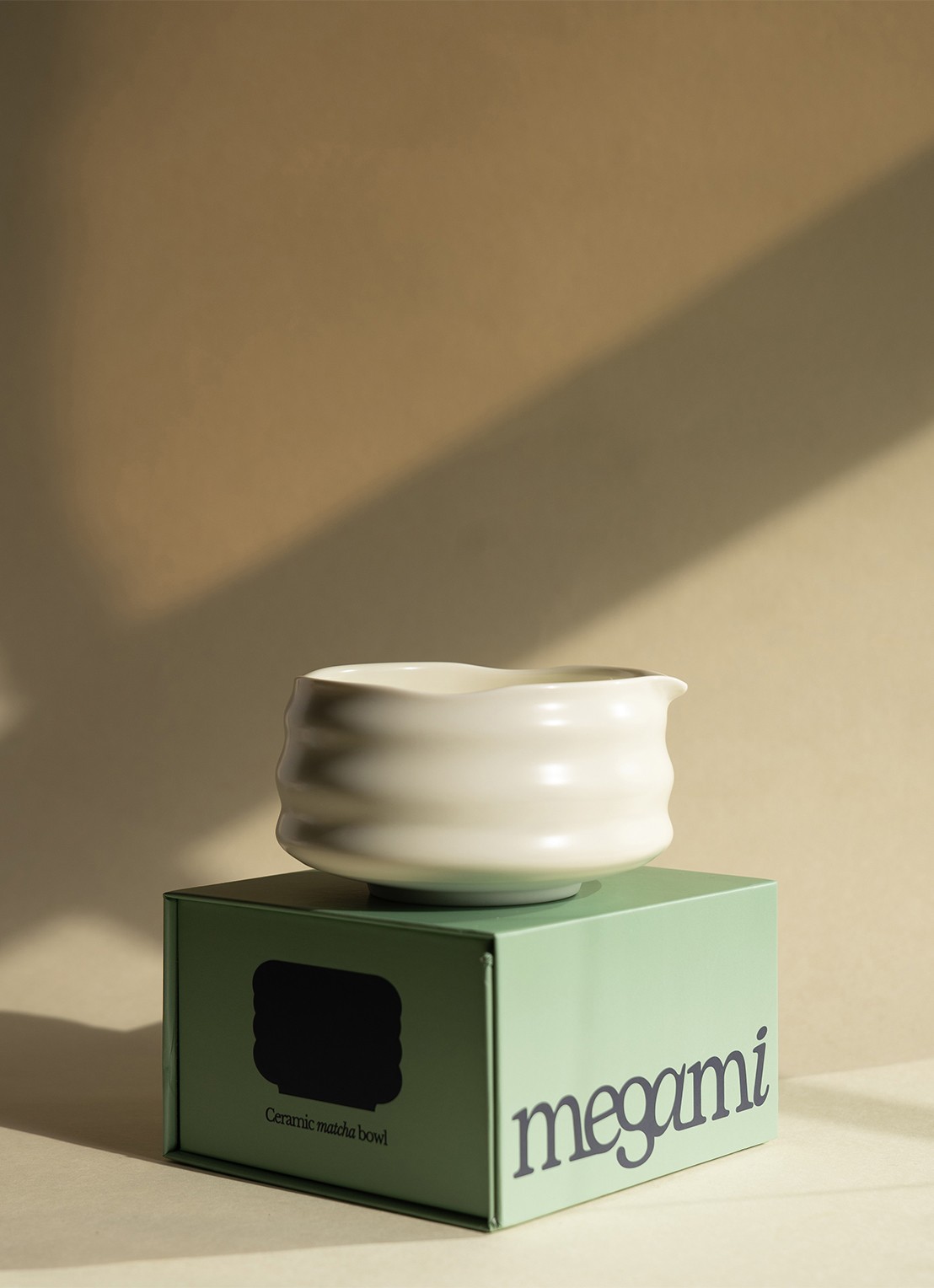 Megami Matcha kom 14 cm - voorkant 2 gebroken wit