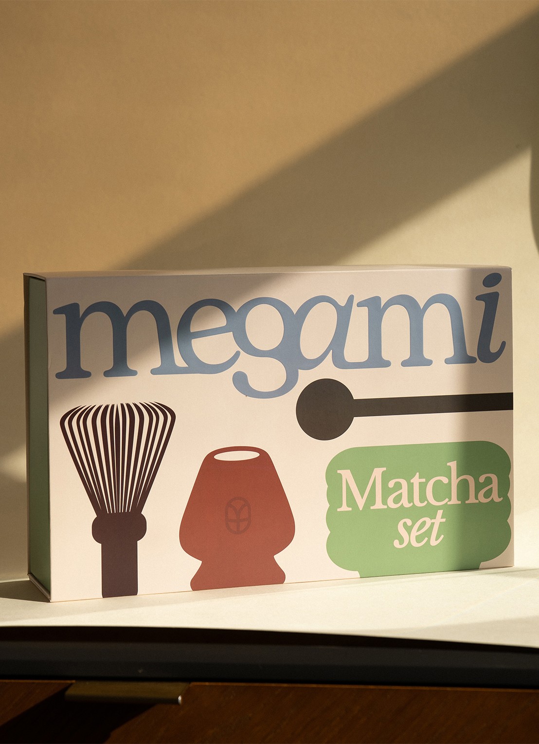 Megami Matcha set in geschenkdoos 5-delig - achterkant 2 paars