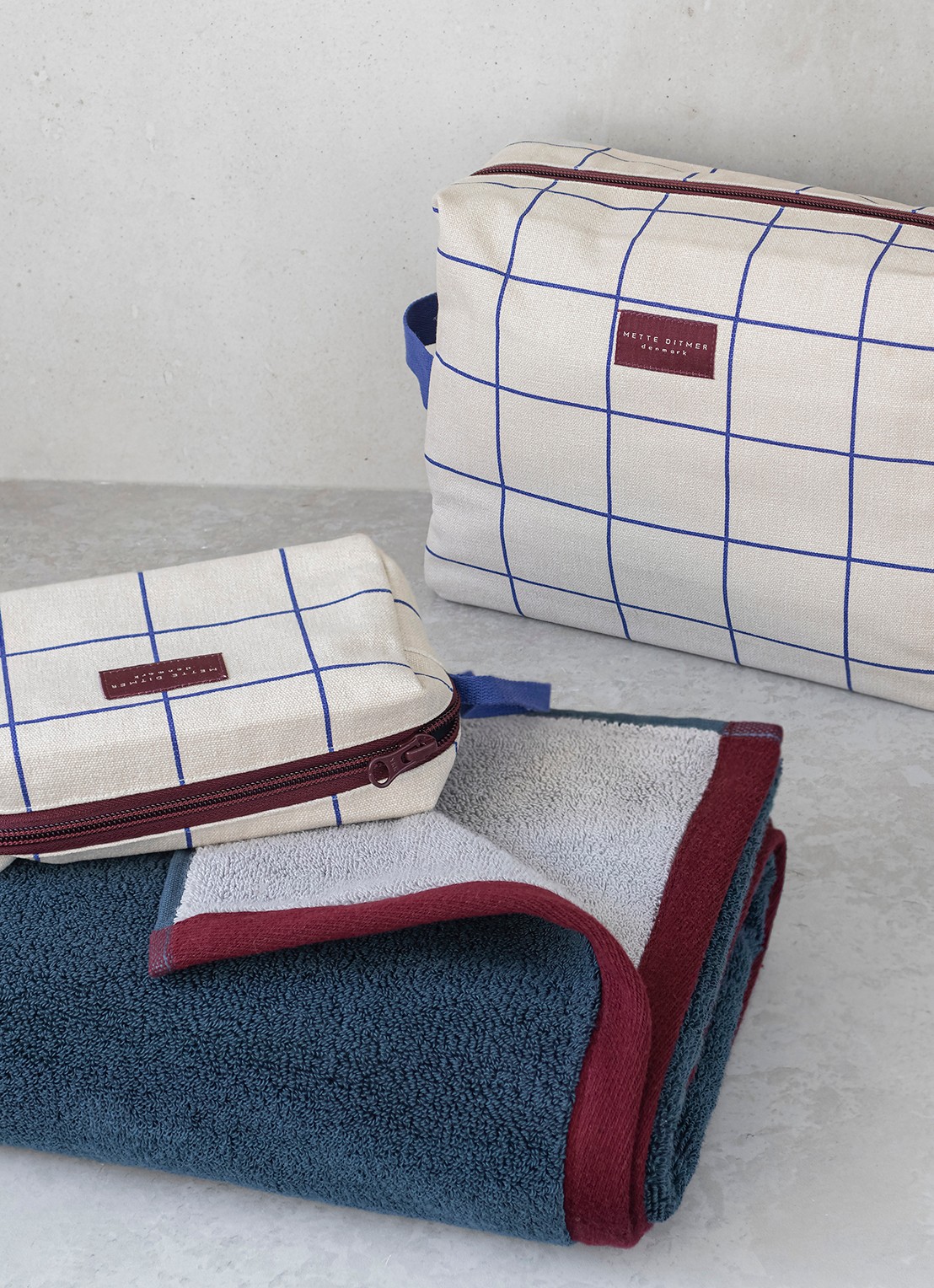 Mette Ditmer Bring-It toilettas met streepprint - voorkant 2 creme