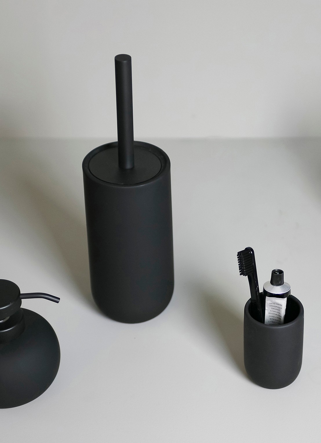 Mette Ditmer Lotus toiletborstel met houder - detail 3 zwart