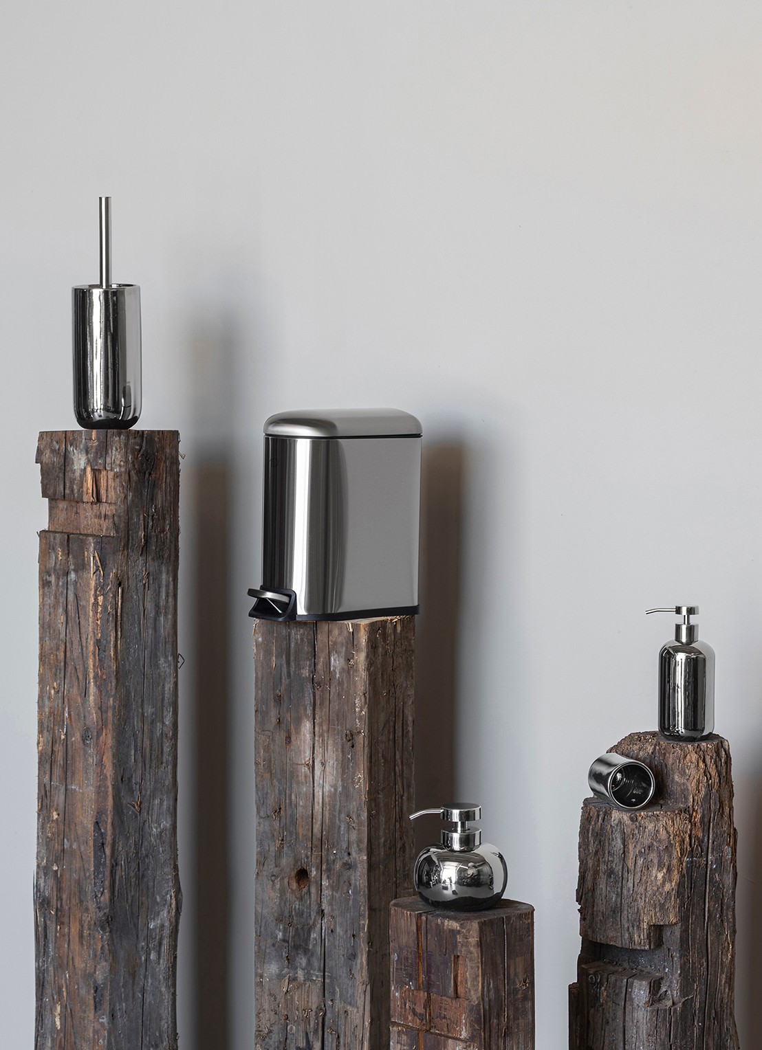 Mette Ditmer Lotus zeepdispenser - detail zilver