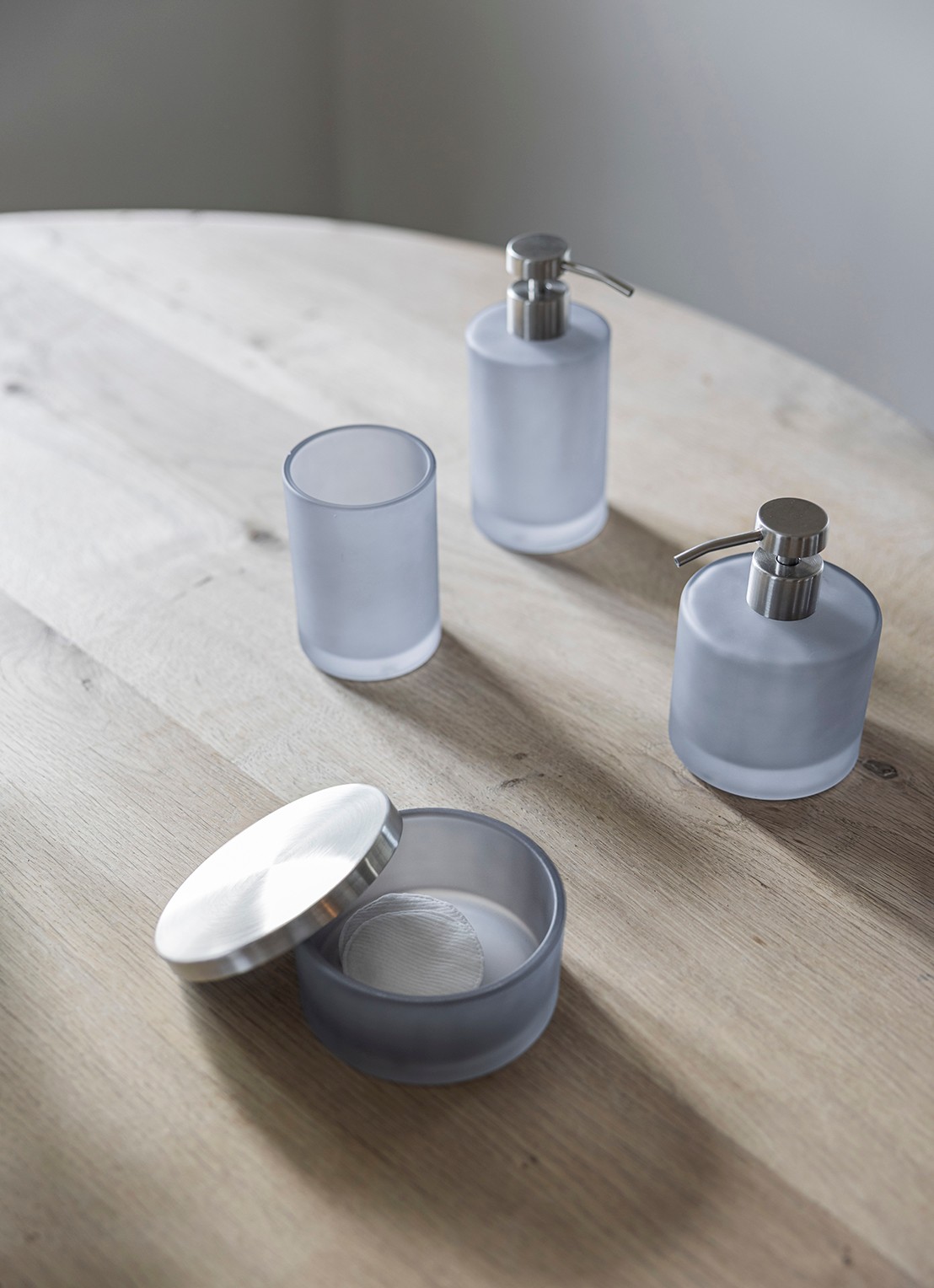 Mette Ditmer Modest pot met deksel 11 cm - achterkant blauw