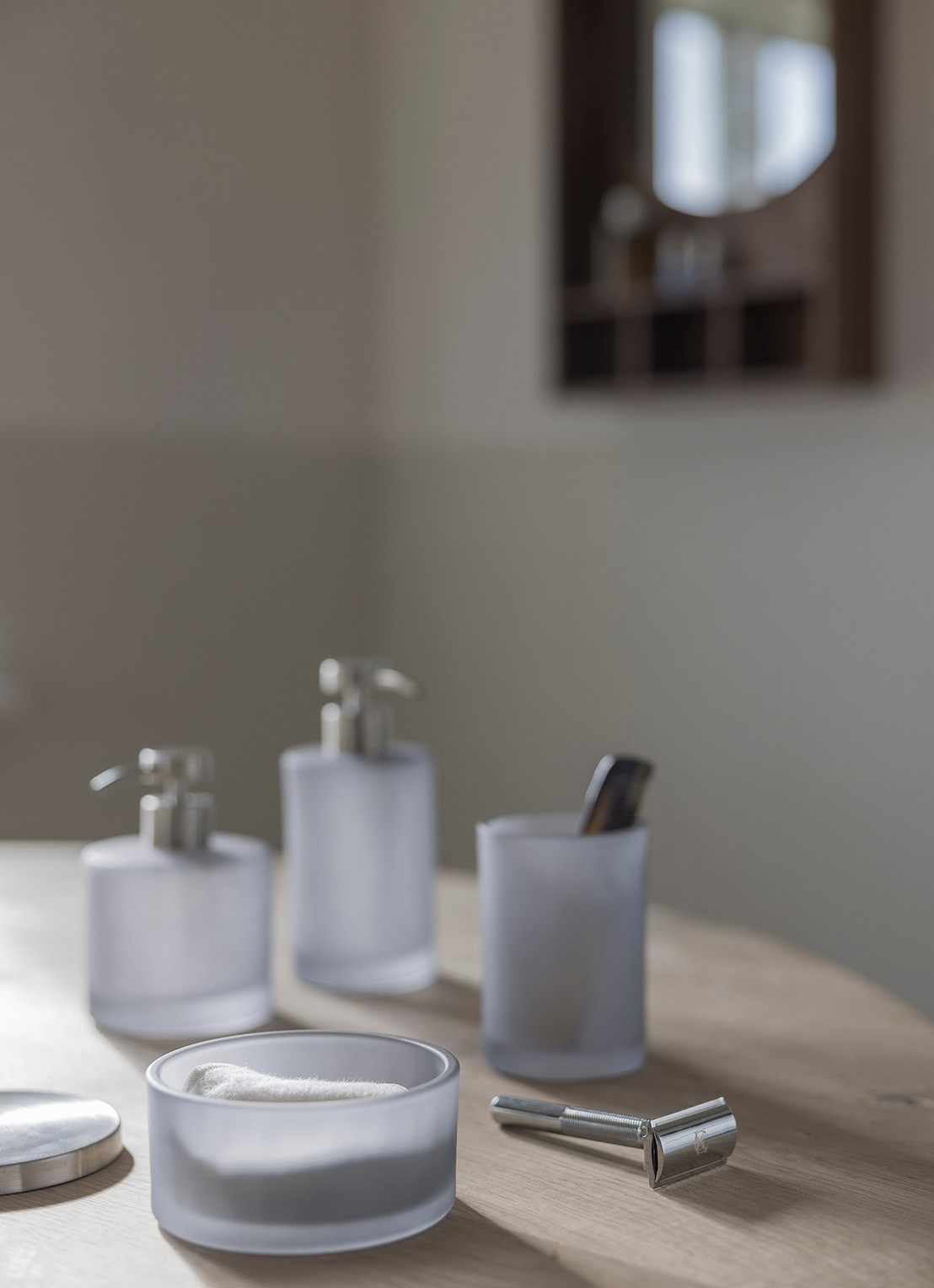 Mette Ditmer Modest pot met deksel 11 cm - voorkant 3 blauw