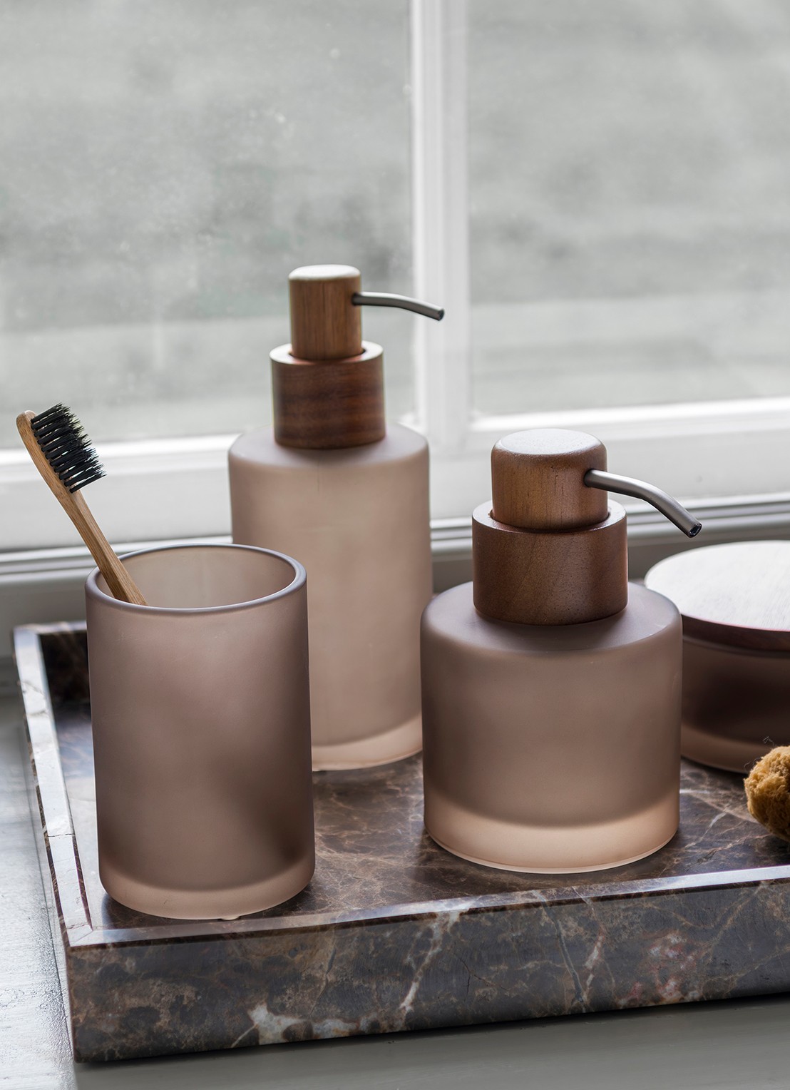 Mette Ditmer Modest zeepdispenser - detail 3 lichtbruin