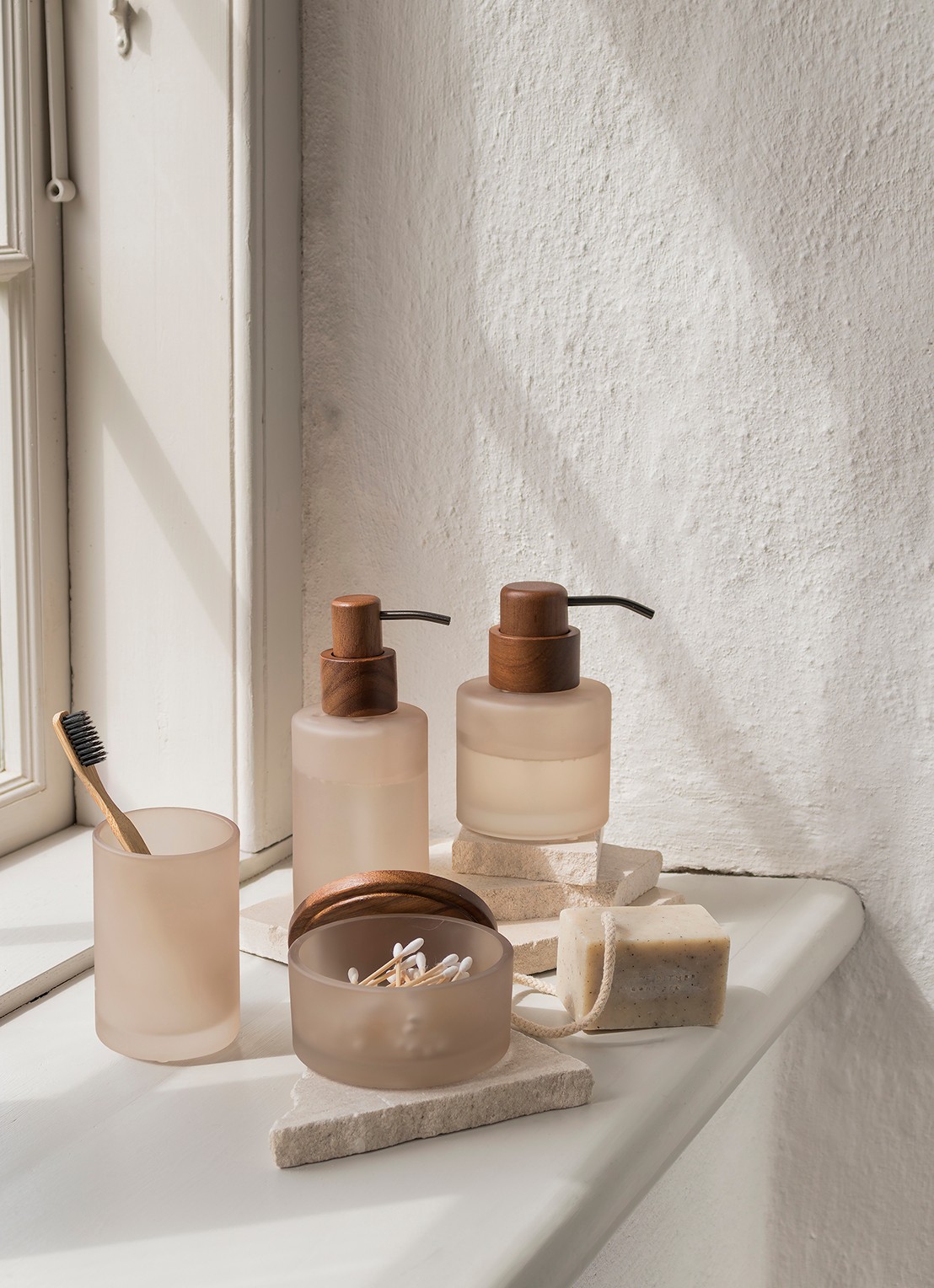 Mette Ditmer Modest zeepdispenser - detail 3 creme