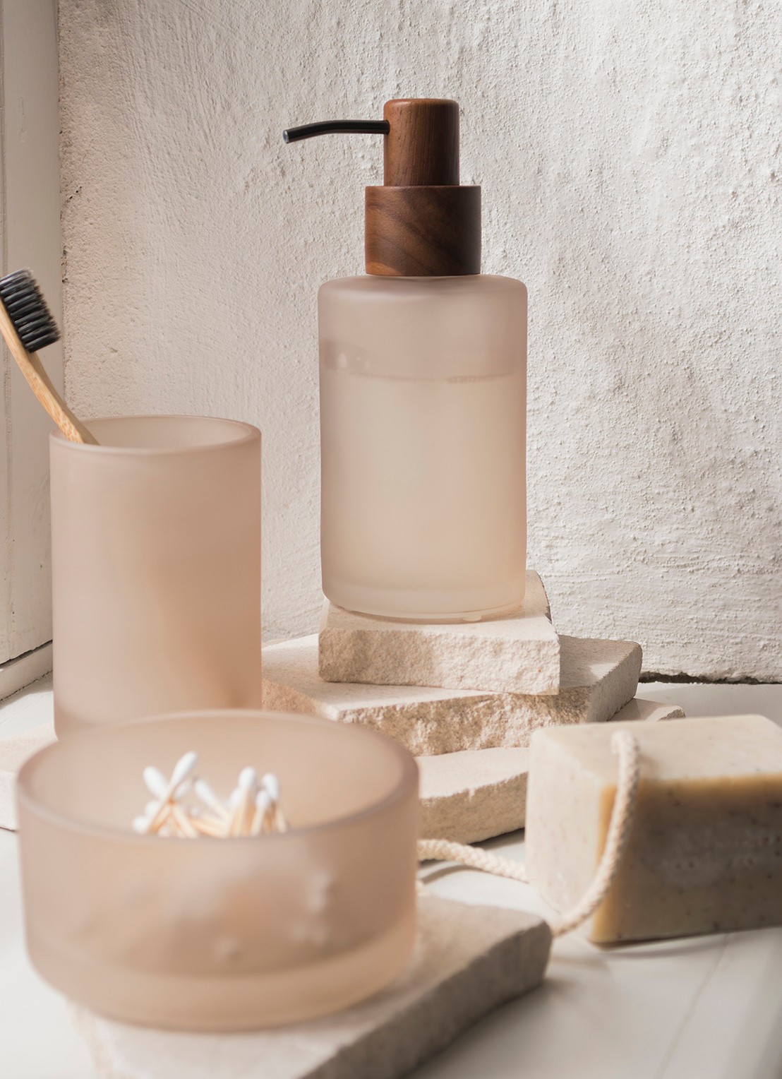 Mette Ditmer Modest zeepdispenser - voorkant 5 creme