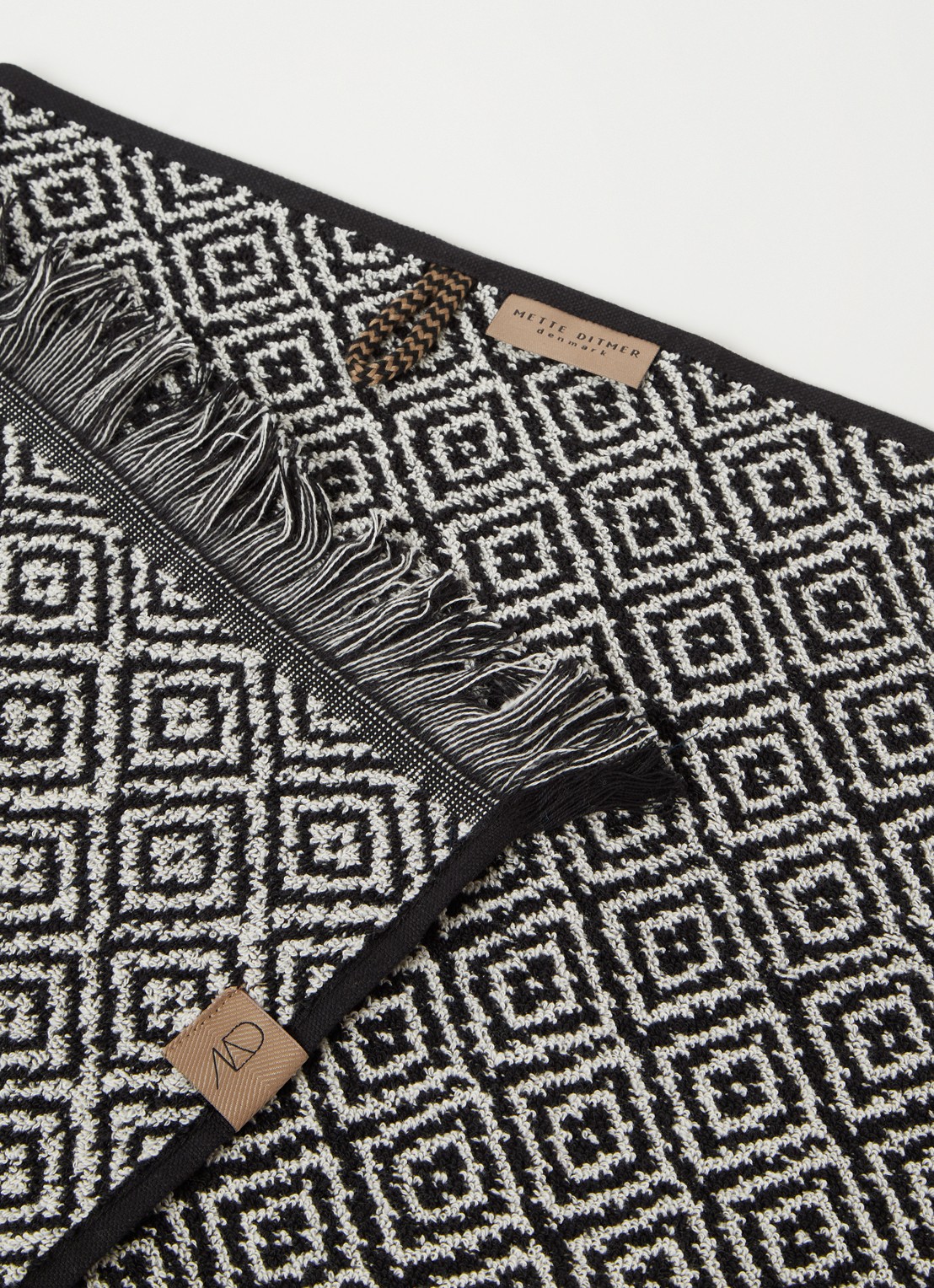 Mette Ditmer Morocco gastendoek 50 x 80 cm - detail 3 zwart