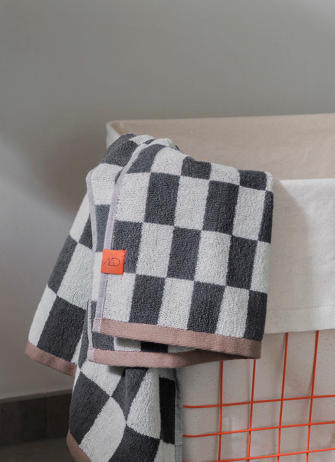 Mette Ditmer Retro badhanddoek - 550 gr/m2 - 133 x 70 cm - detail 3 antraciet