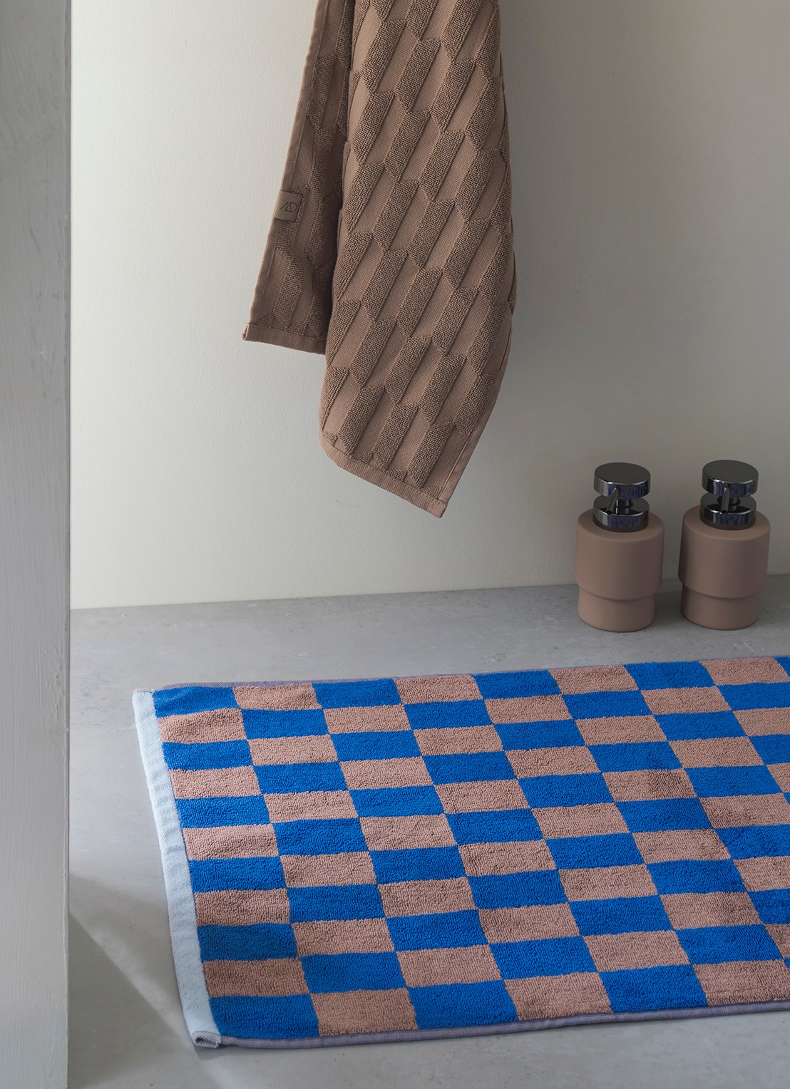 Mette Ditmer Retro badmat - 550 gr/m2 - 80 x 50 cm - voorkant 2 kobaltblauw