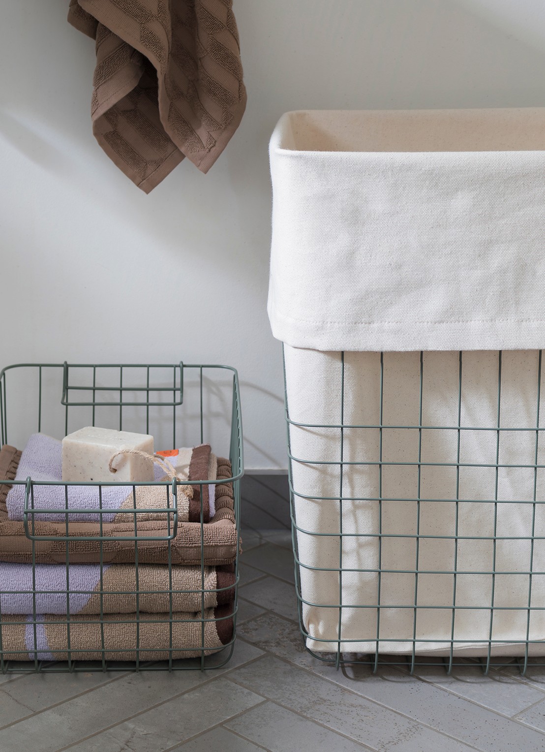 Mette Ditmer Store-it mand 37 x 26 x 20 cm - voorkant 3 groen