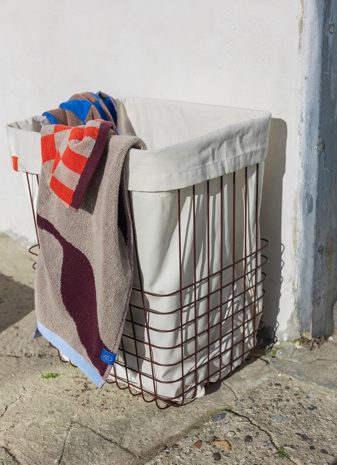 Mette Ditmer Store-it mand 40 x 32 x 50 cm - detail 4 bordeauxrood