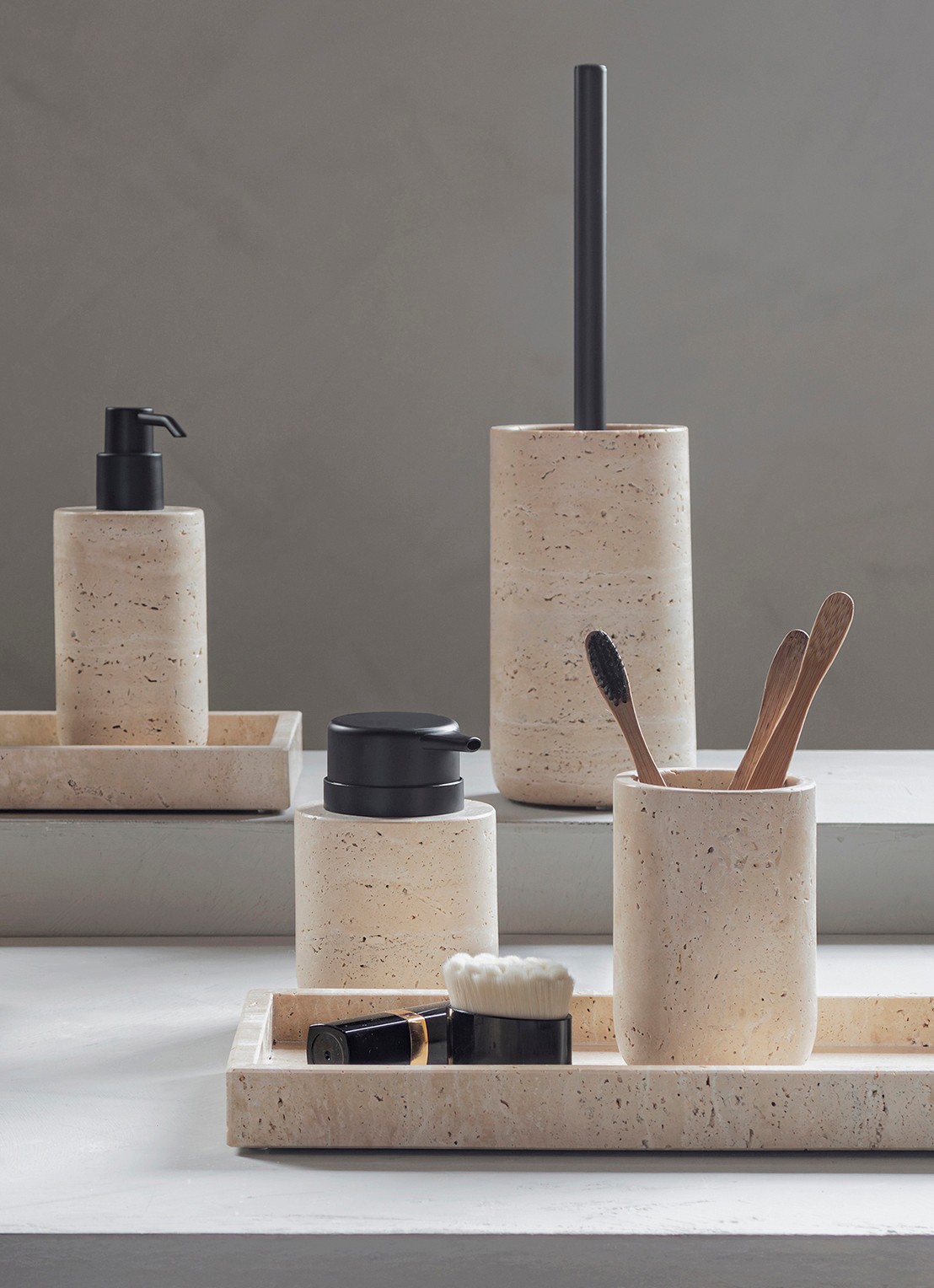 Mette Ditmer Travertine Low zeepdispenser van travertijn - detail 3 beige