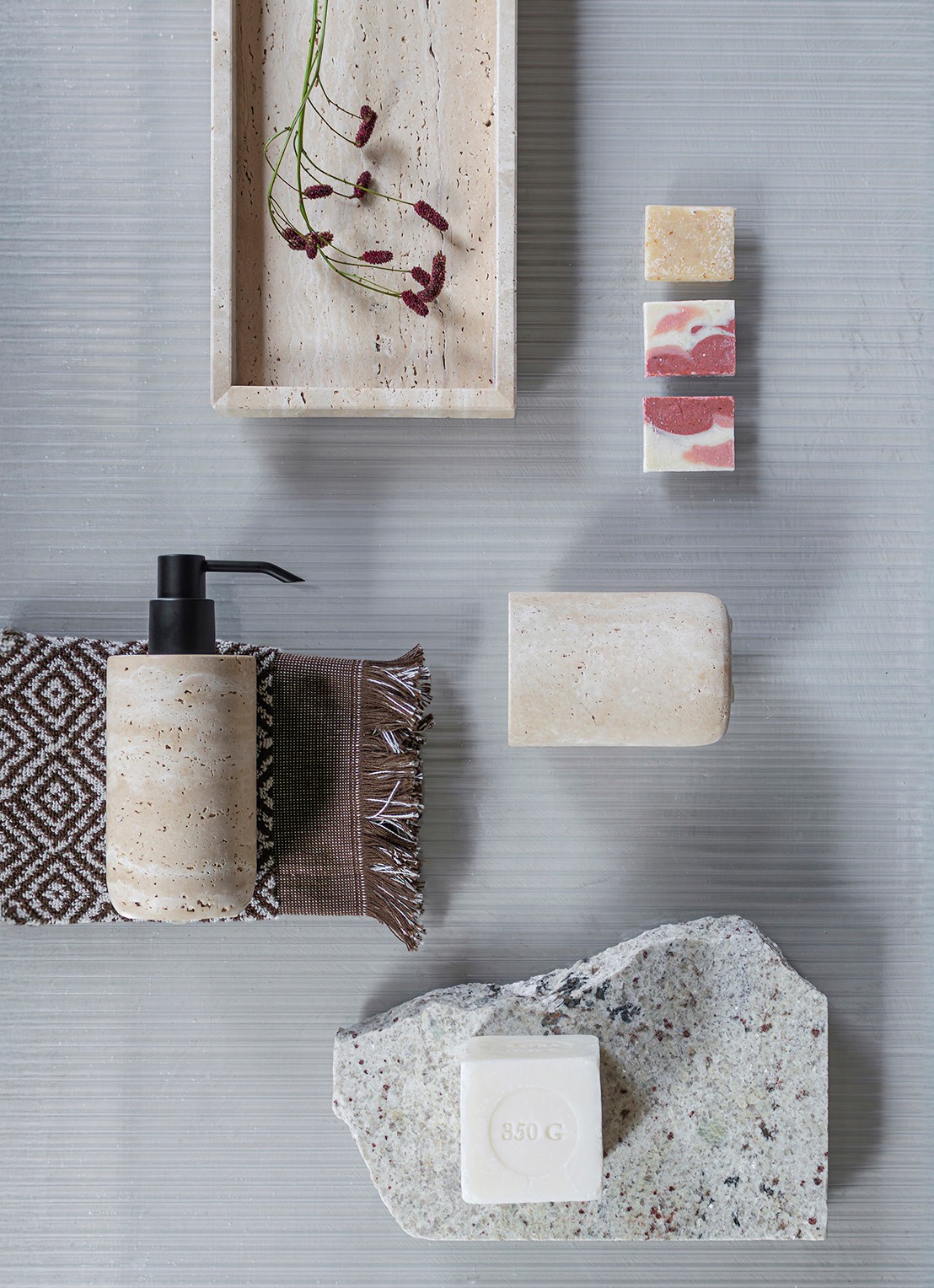 Mette Ditmer Travertine tandenborstelhouder van travertijn - detail 3 beige