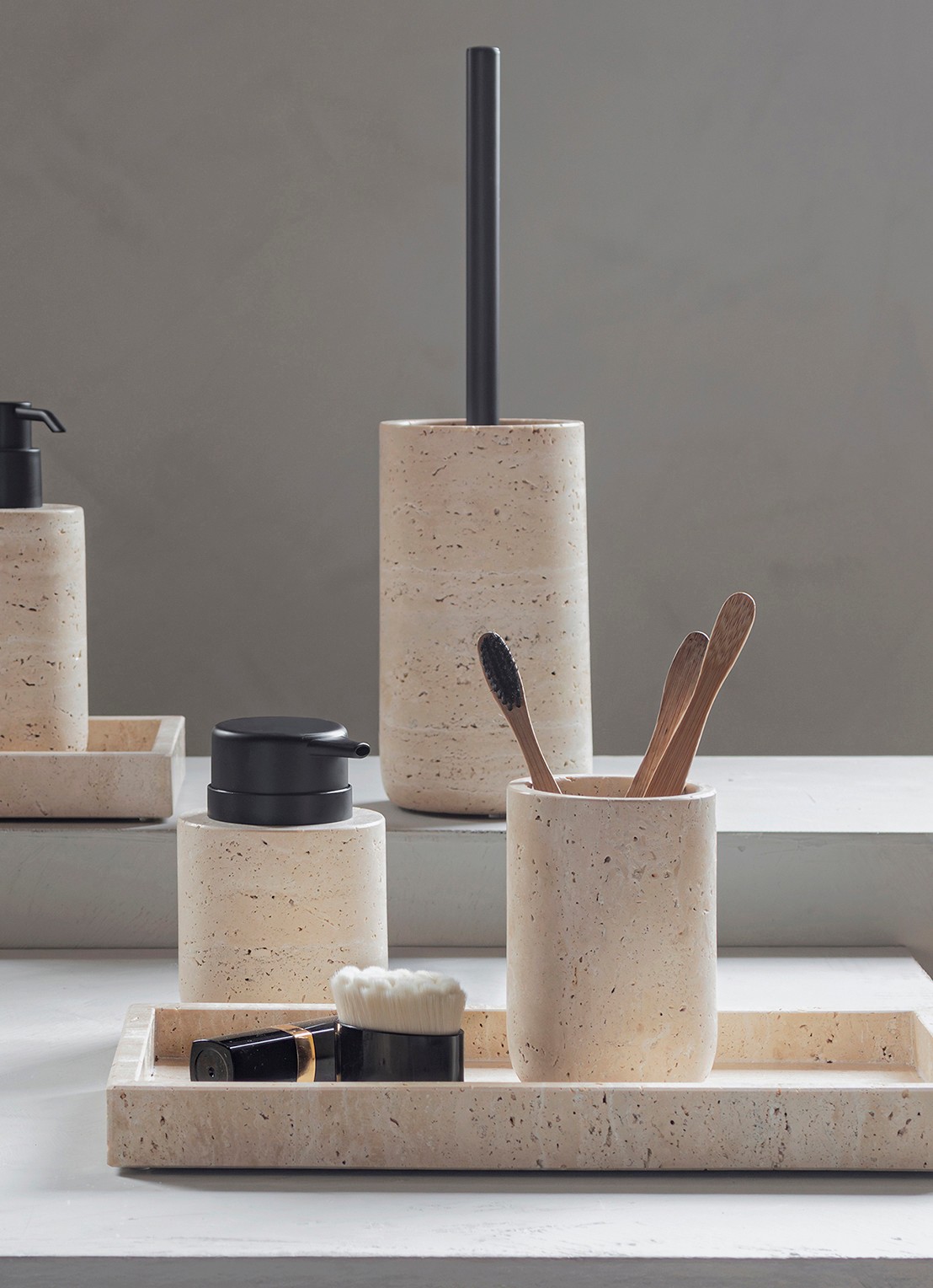 Mette Ditmer Travertine tandenborstelhouder van travertijn - detail 5 beige