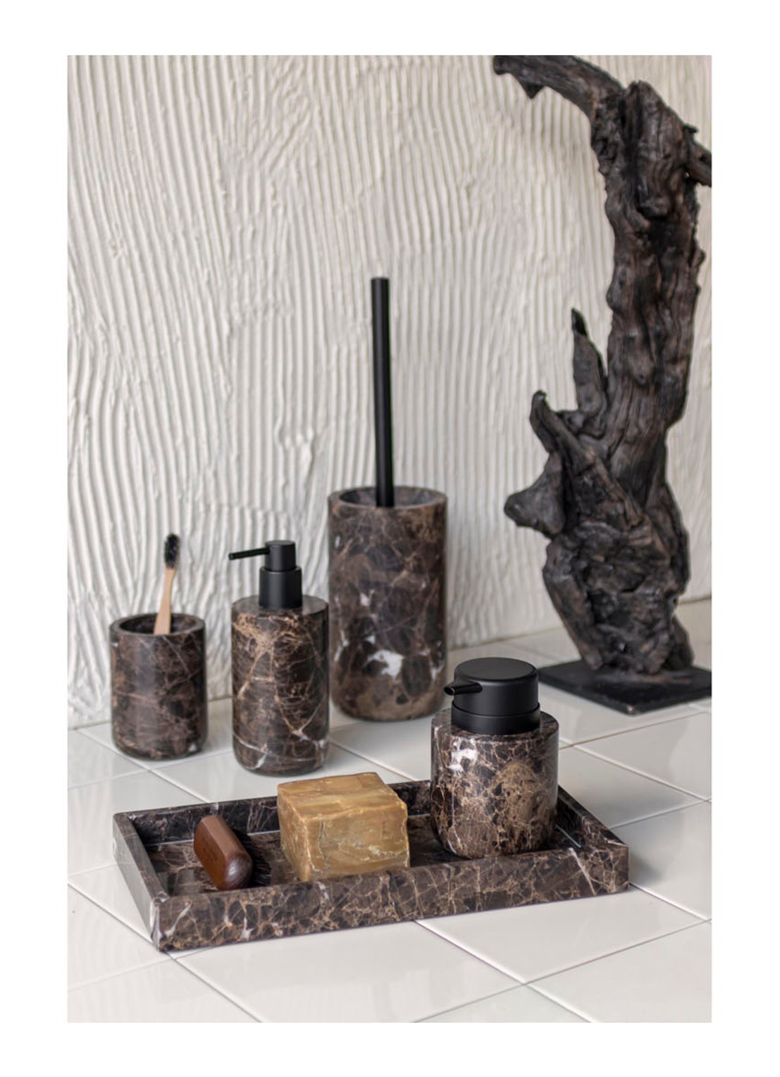 Mette Ditmer Zeepdispenser low van marmer - detail bruin