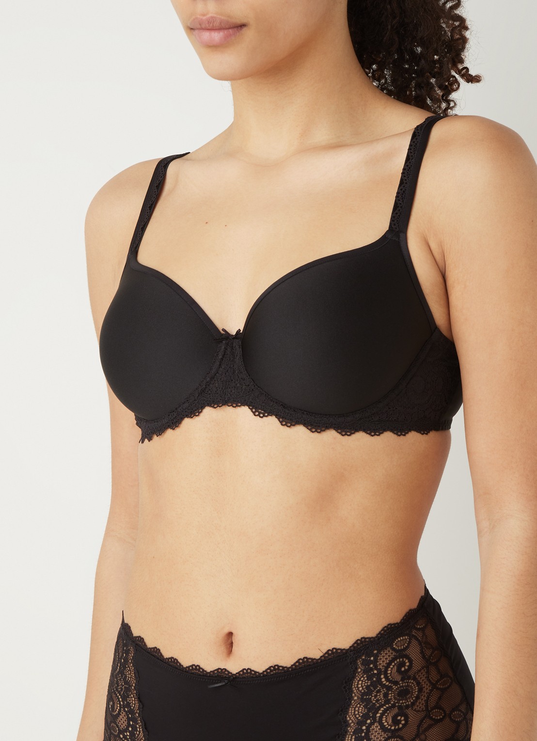 Mey Amorous voorgevormde spacer bh met kant - detail 3 zwart