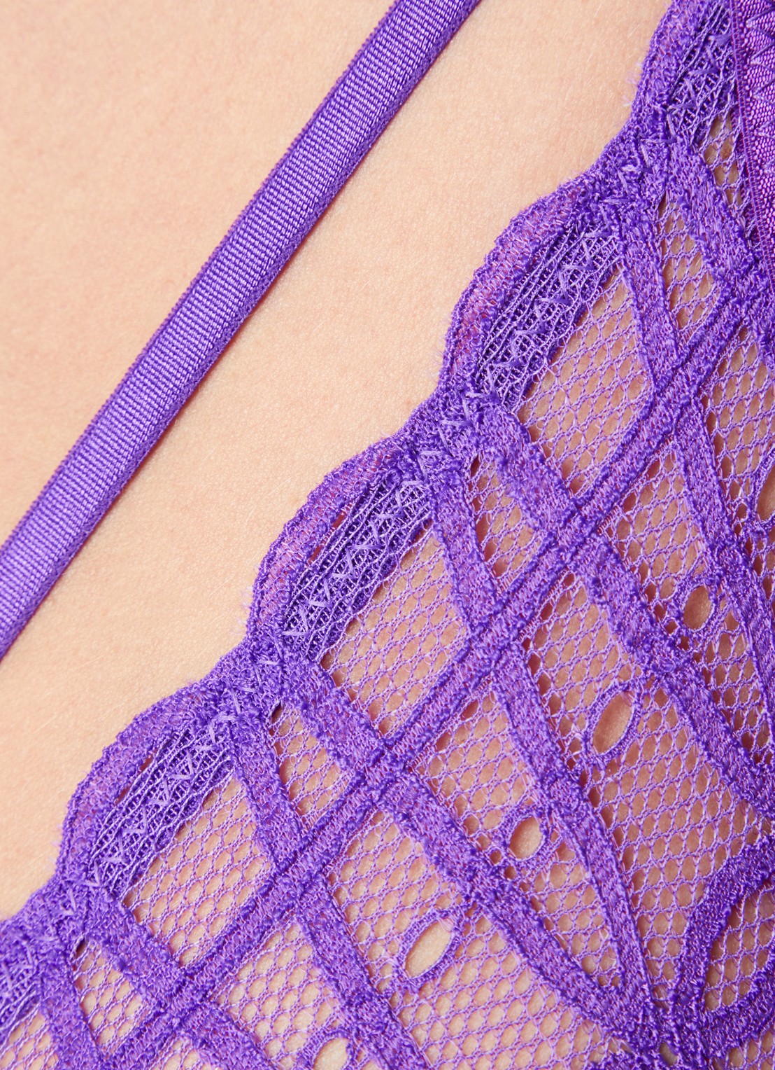 Mey Beugel bh van mesh met borduring  - detail 2 paars