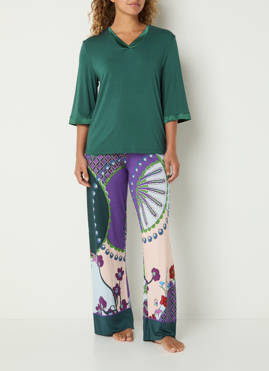 Mey Pyjamatop met V-hals - voorkant 2 groen