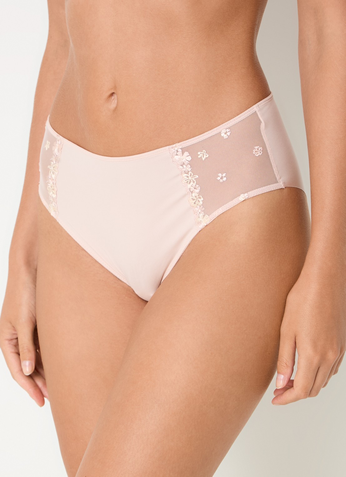 Mey Slip met mesh en bloemborduring - detail 4 lichtroze