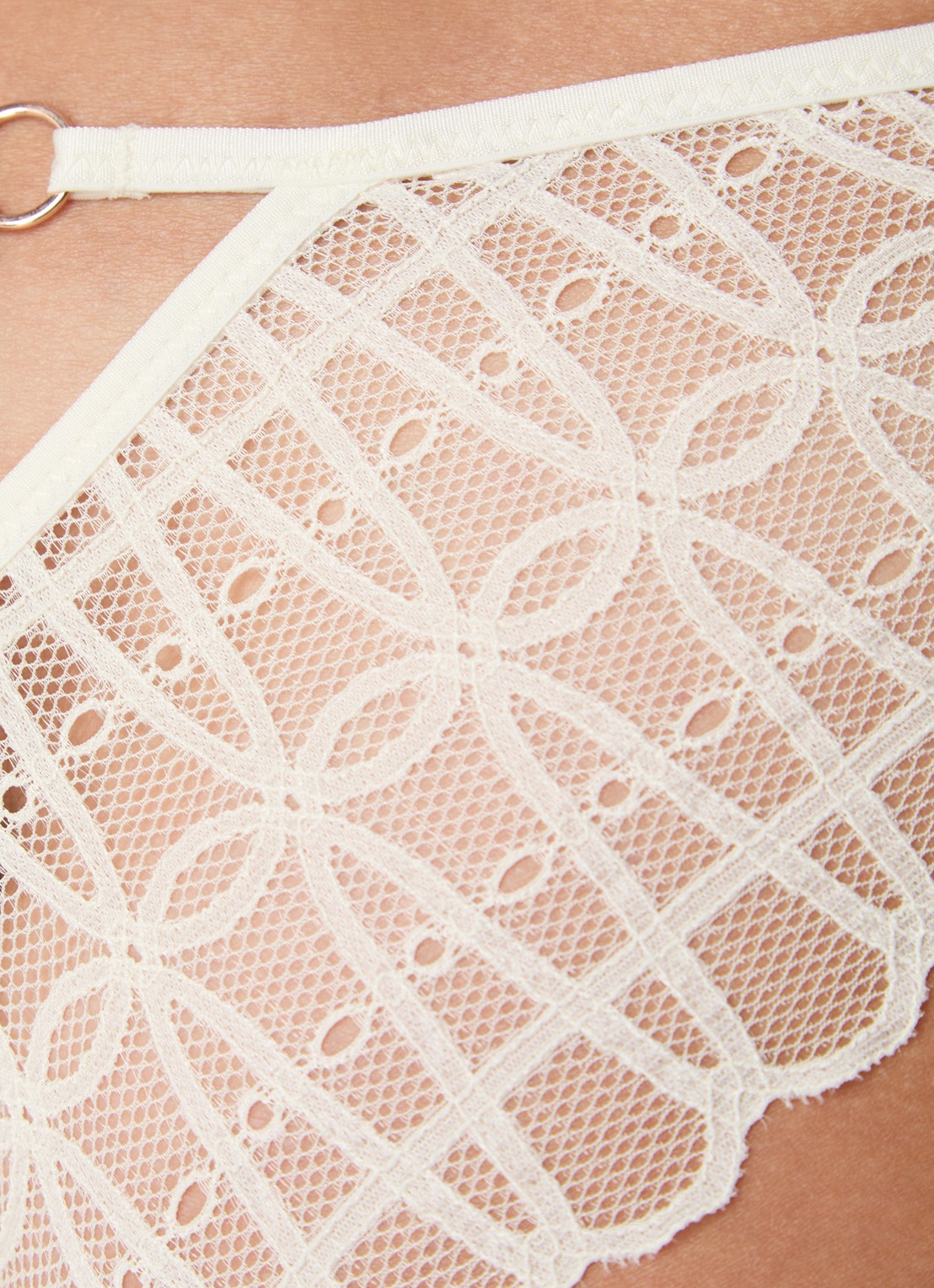 Mey Tanga met kant - detail 2 gebroken wit