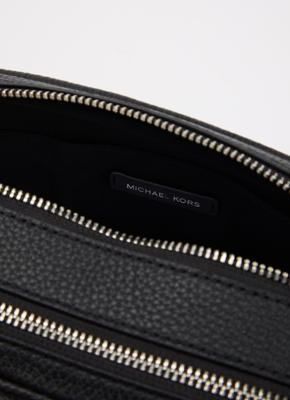 Michael Kors Bryant crossbodytas van leer met studs - detail zwart