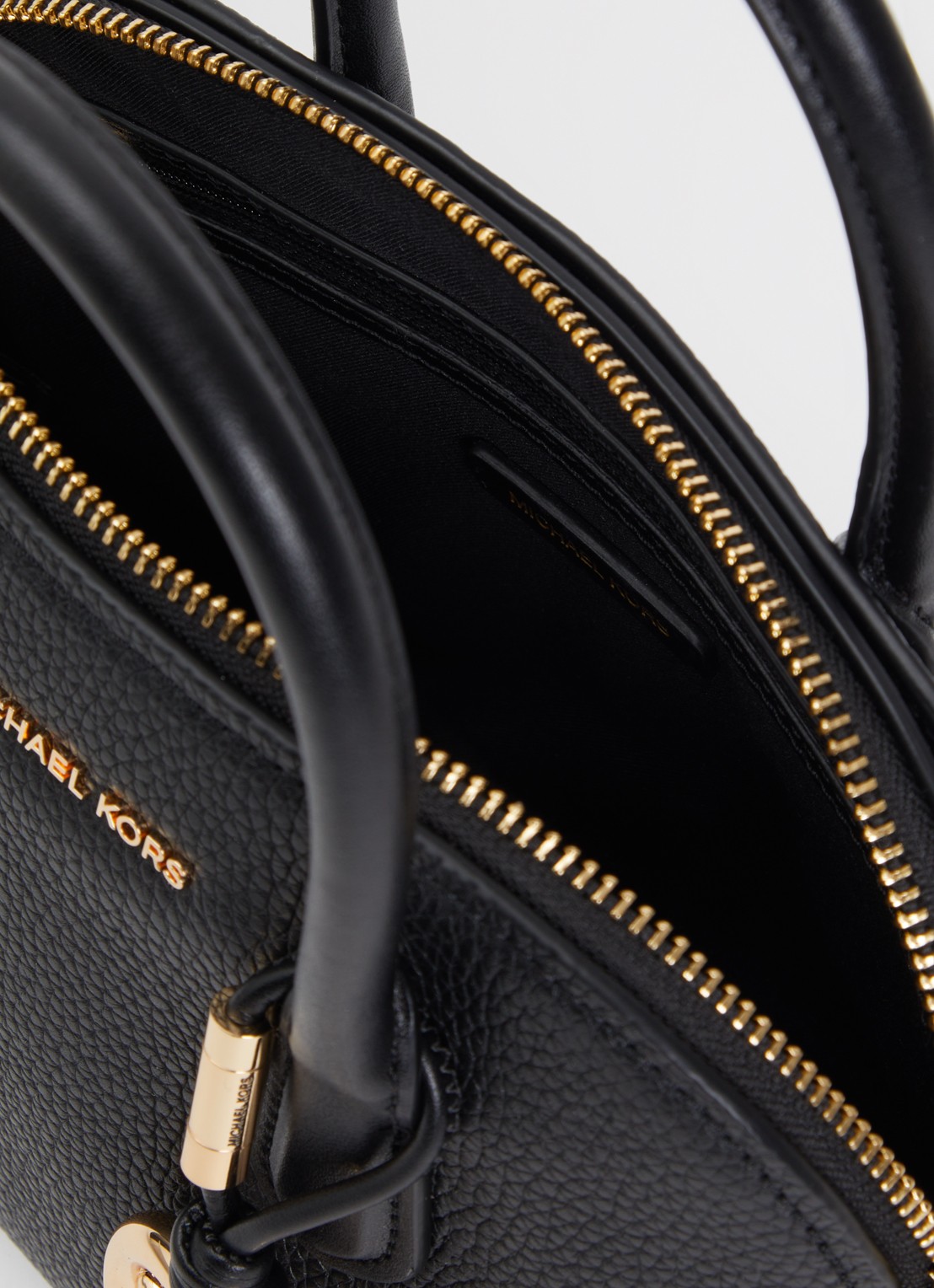 Michael Kors Freddie Medium handtas met tasbedel en afneembare schouderriem - detail zwart