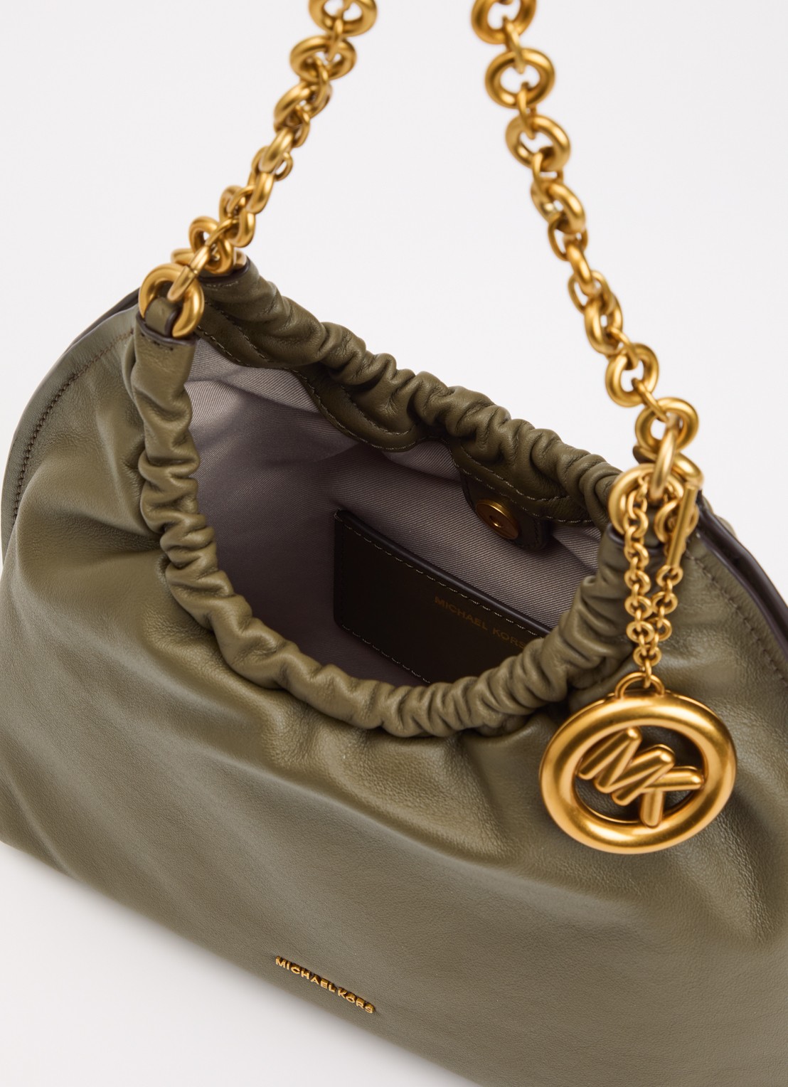 Michael Kors Indie Medium schoudertas met logo - detail 2 mosgroen