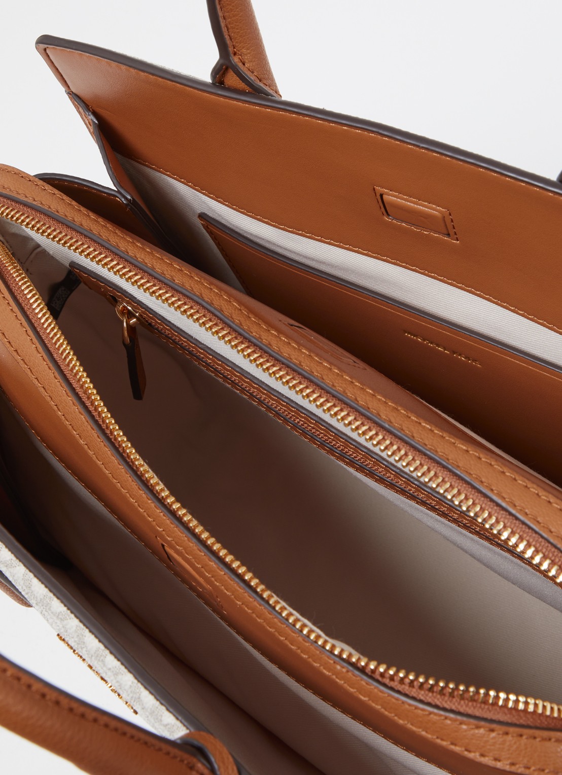 Michael Kors Laila handtas met logoprint en leren details - detail 5 cognac
