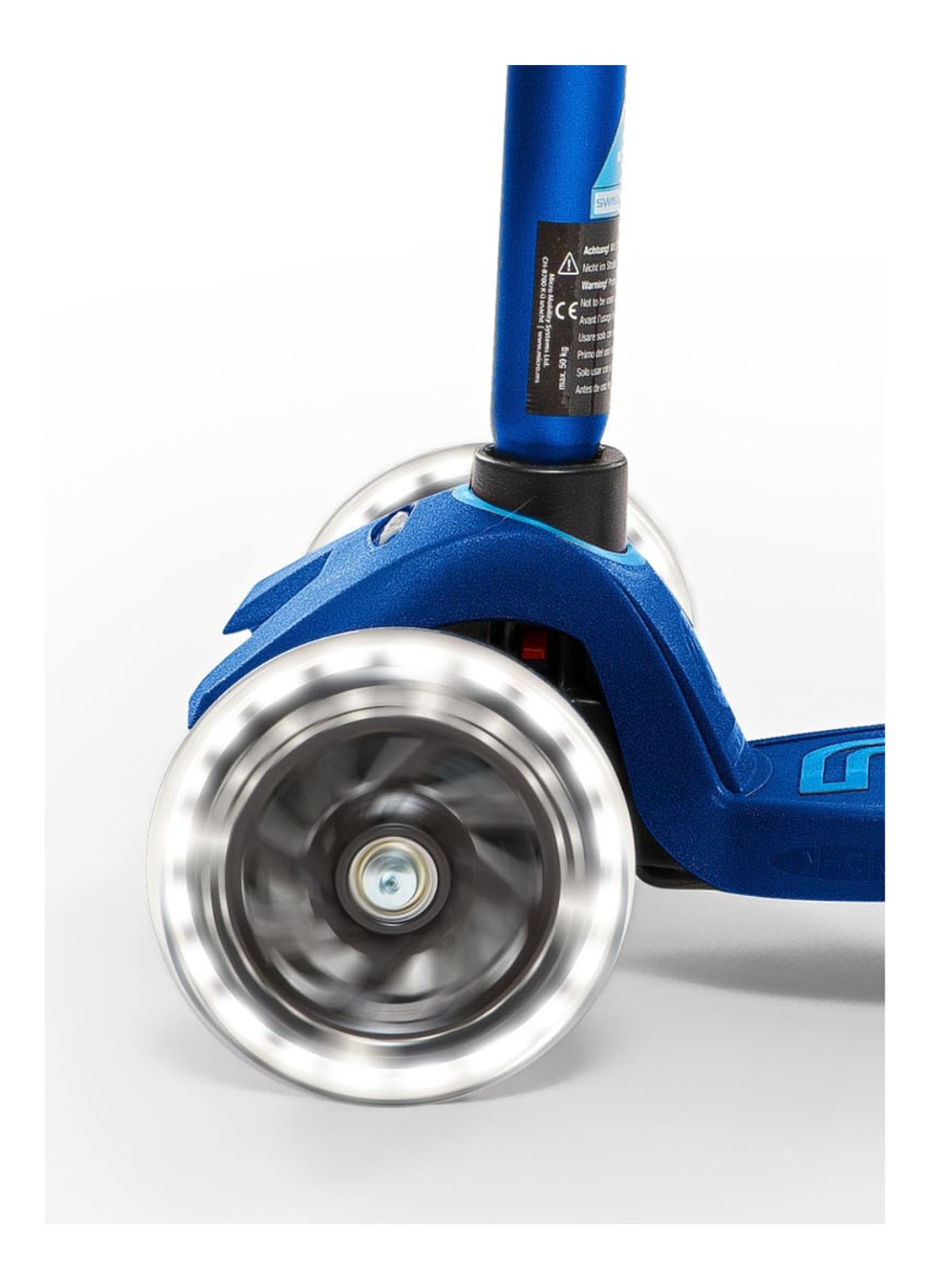 Micro Step Maxi Deluxe step met LED-verlichting in wielen - detail 2 blauw