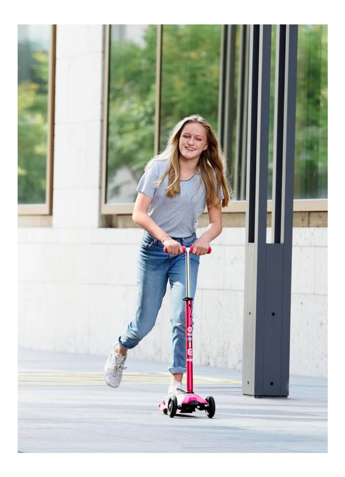 Micro Step Maxi Deluxe step met led wielen - voorkant 7 roze