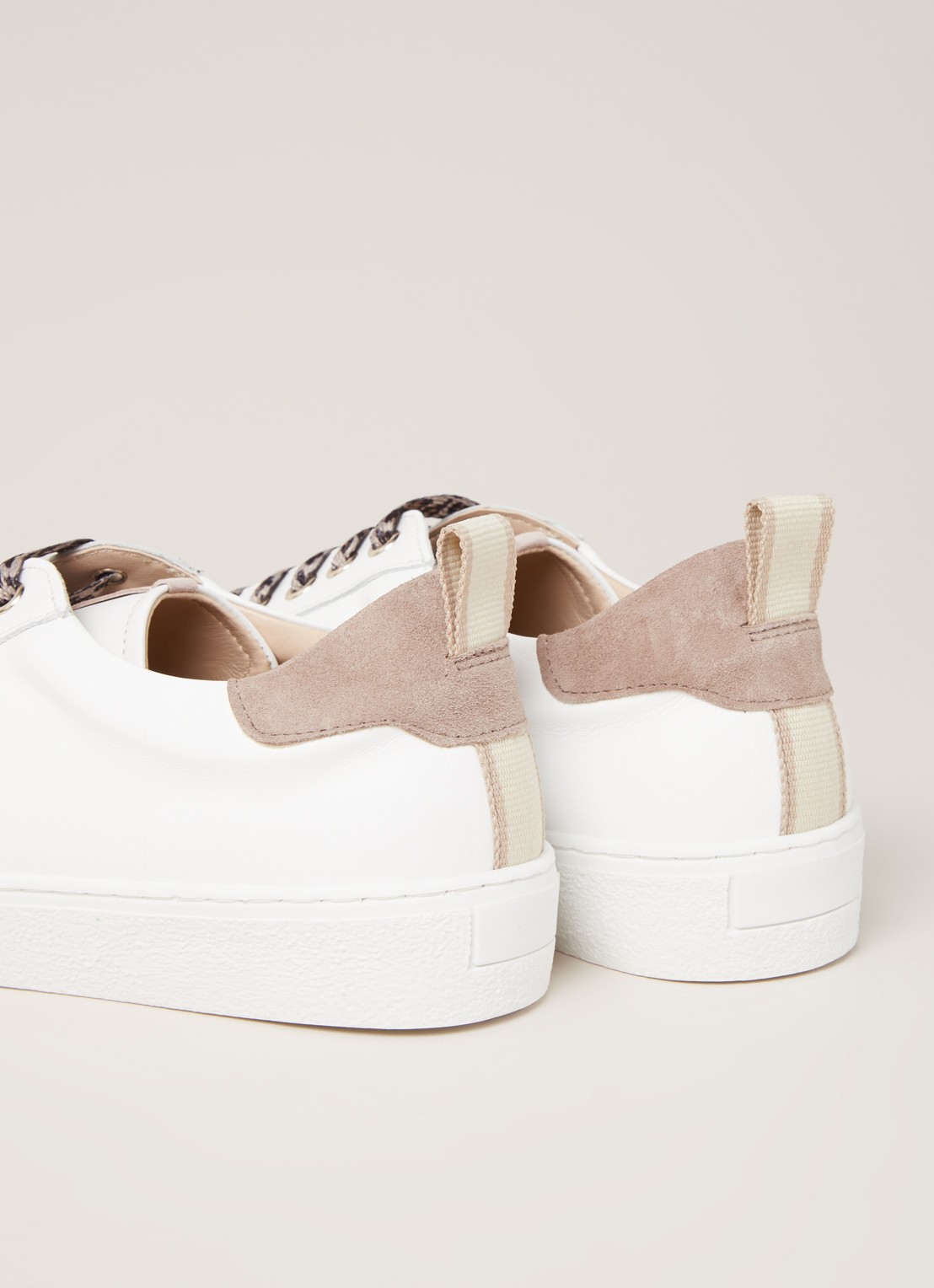 Mint Velvet Allie sneaker van leer - detail 3 wit