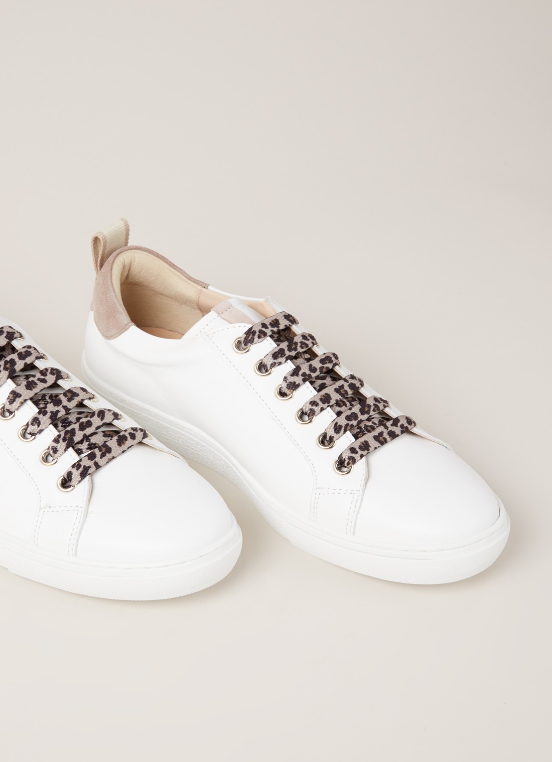 Mint Velvet Allie sneaker van leer - detail 4 wit