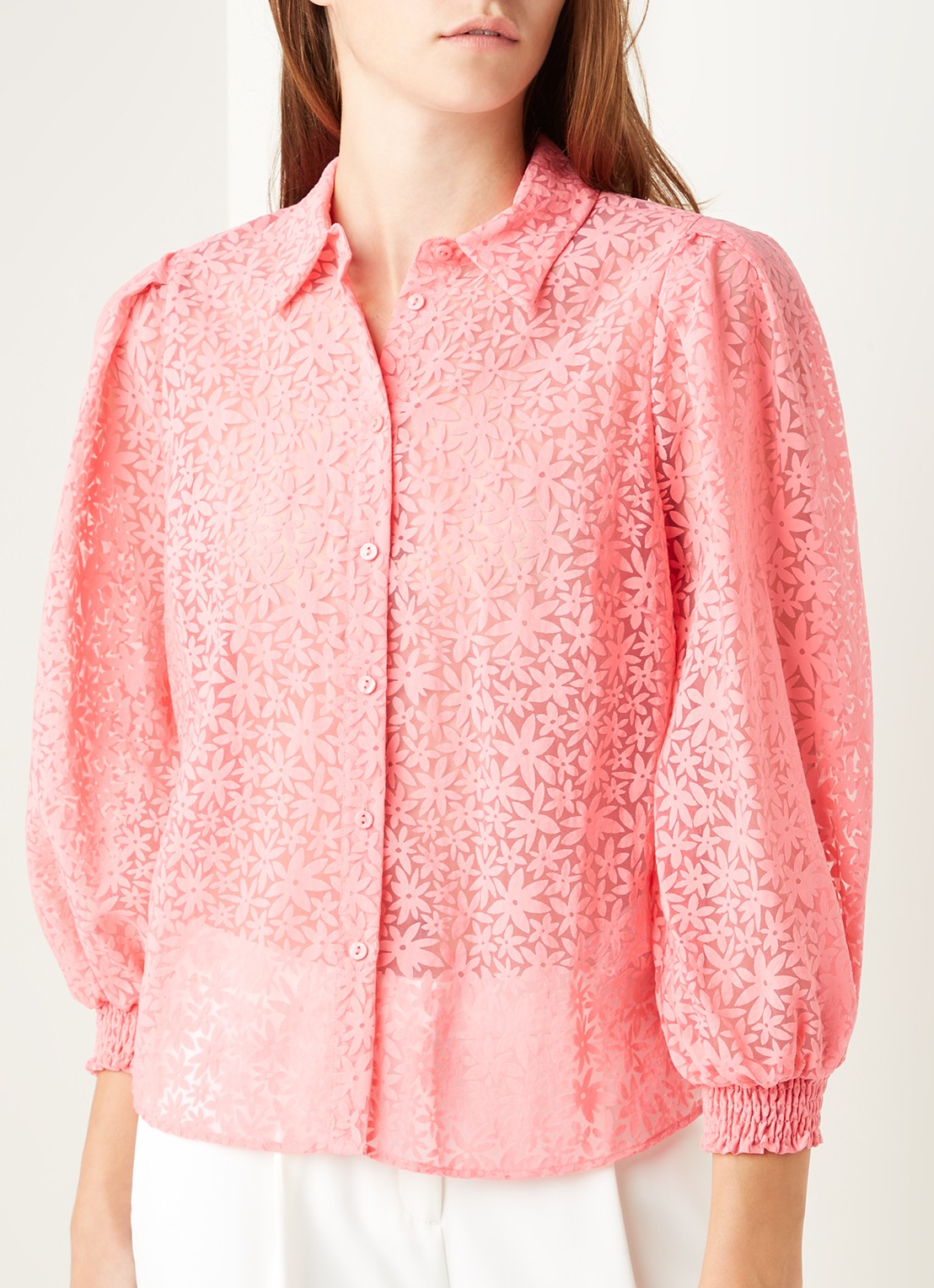 Mint Velvet Blouse met pofmouw en bloemenprint - detail koraalroze