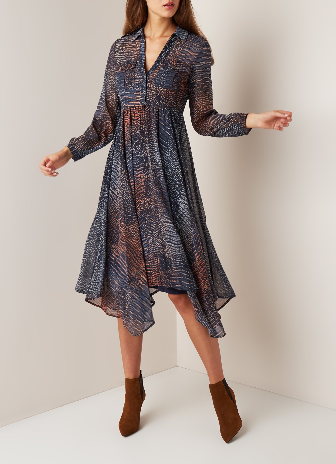 Mint Velvet Marlee midi-jurk van chiffon met slangendessin  - detail 2 donkerblauw