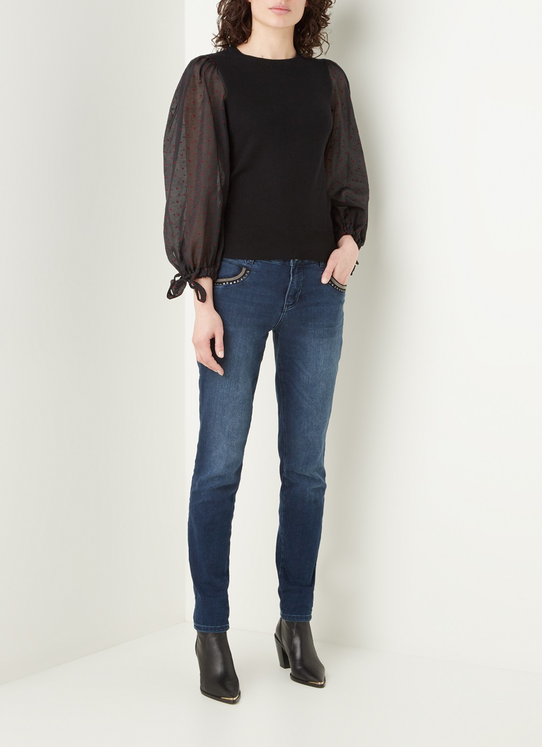 Mint Velvet Top in kasjmierblend met pofmouw - voorkant 2 zwart
