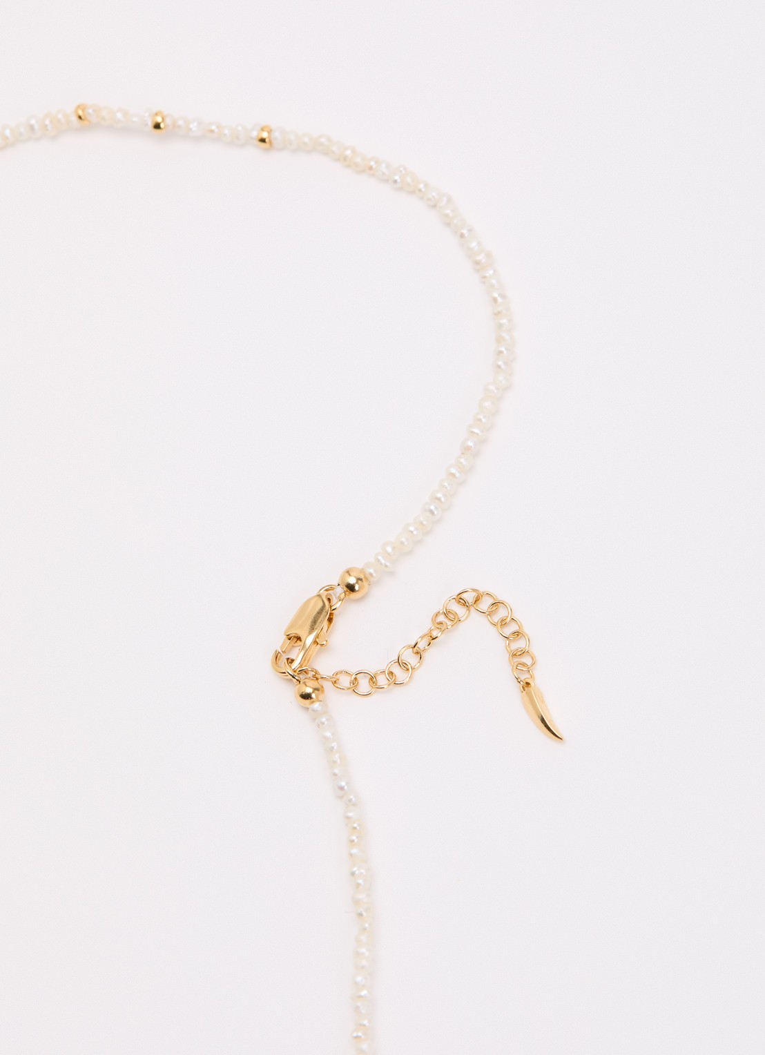 Missoma Micro Pearl ketting verguld - detail 4 wit