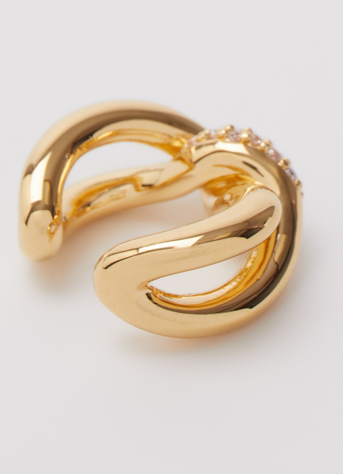 Missoma Molten Snow ear cuff verguld met zirkonia - detail goud